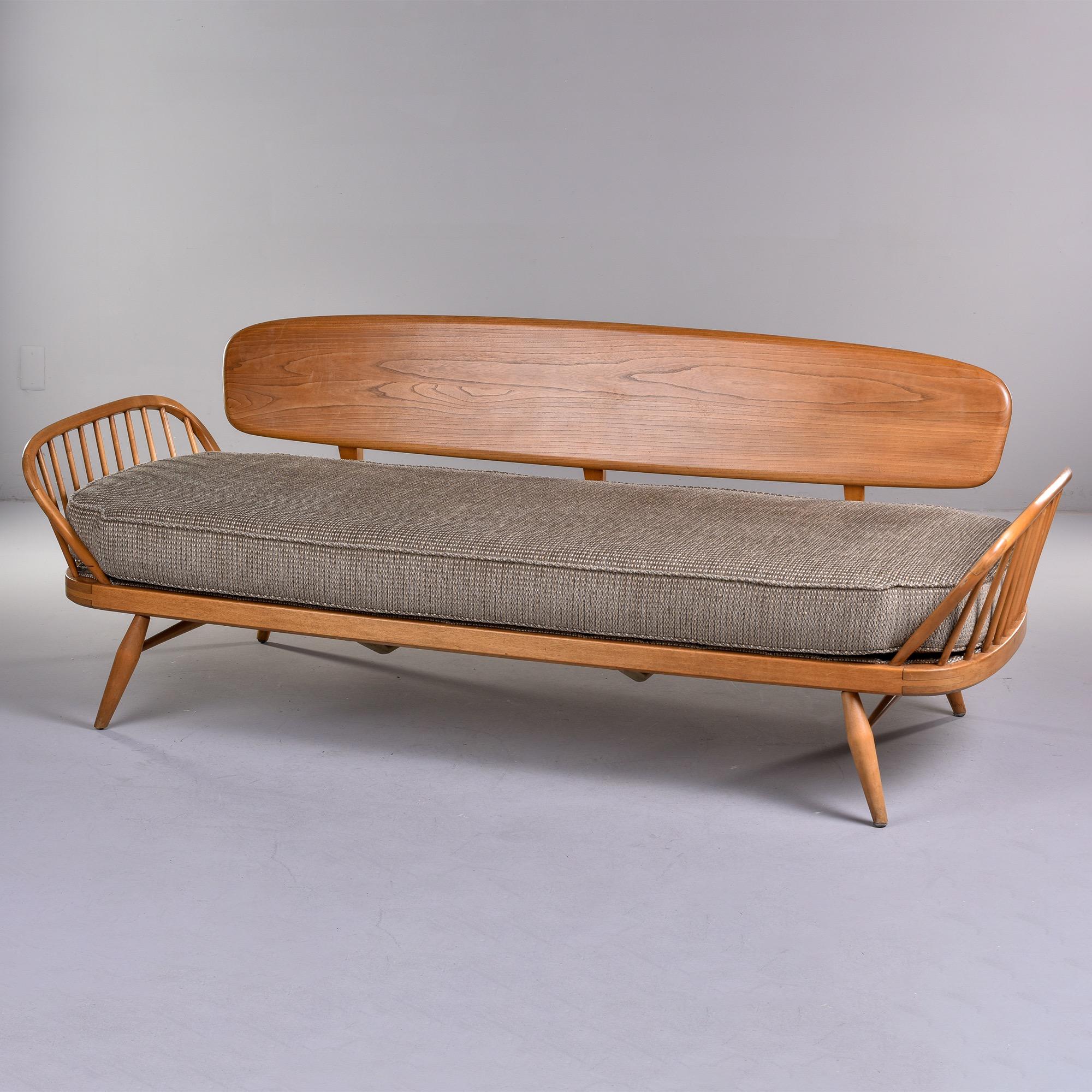 Mid-Century Ash Frame Day Bed Settee with New Upholstery In Good Condition In Troy, MI