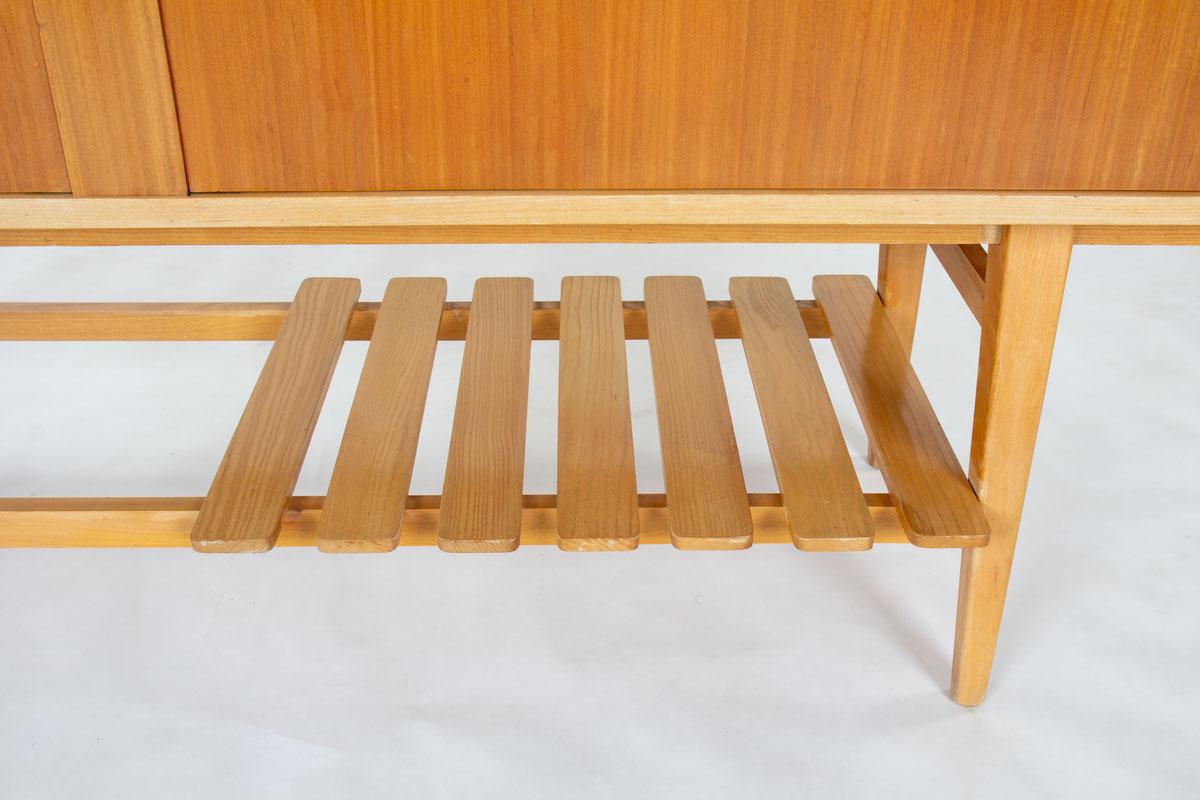 Eschenholzanrichte aus der Jahrhundertmitte von René-Jean Caillette für Charron, Frankreich, 1950er Jahre im Angebot 3