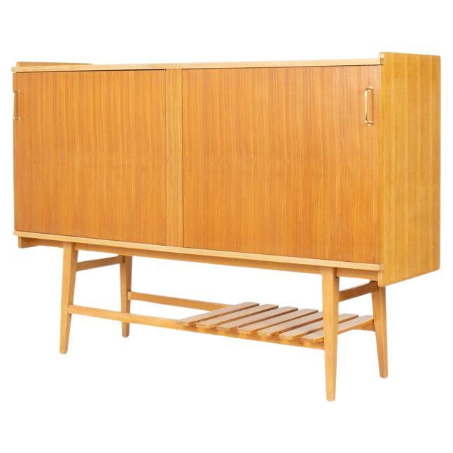 Eschenholzanrichte aus der Jahrhundertmitte von René-Jean Caillette für Charron, Frankreich, 1950er Jahre im Angebot