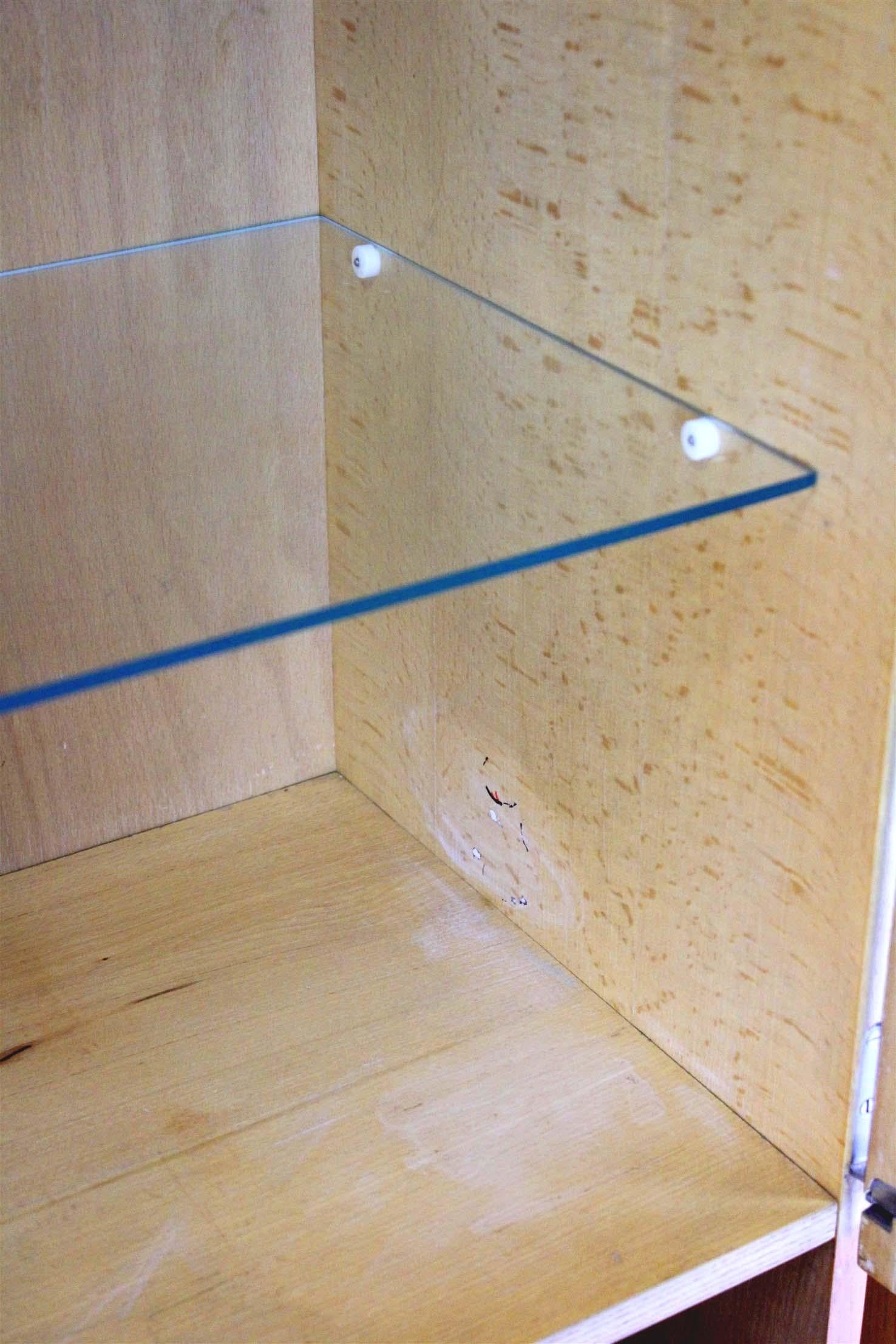 Legno Armadietti in frassino e noce di Jitona, 1960, Set di 2 in vendita