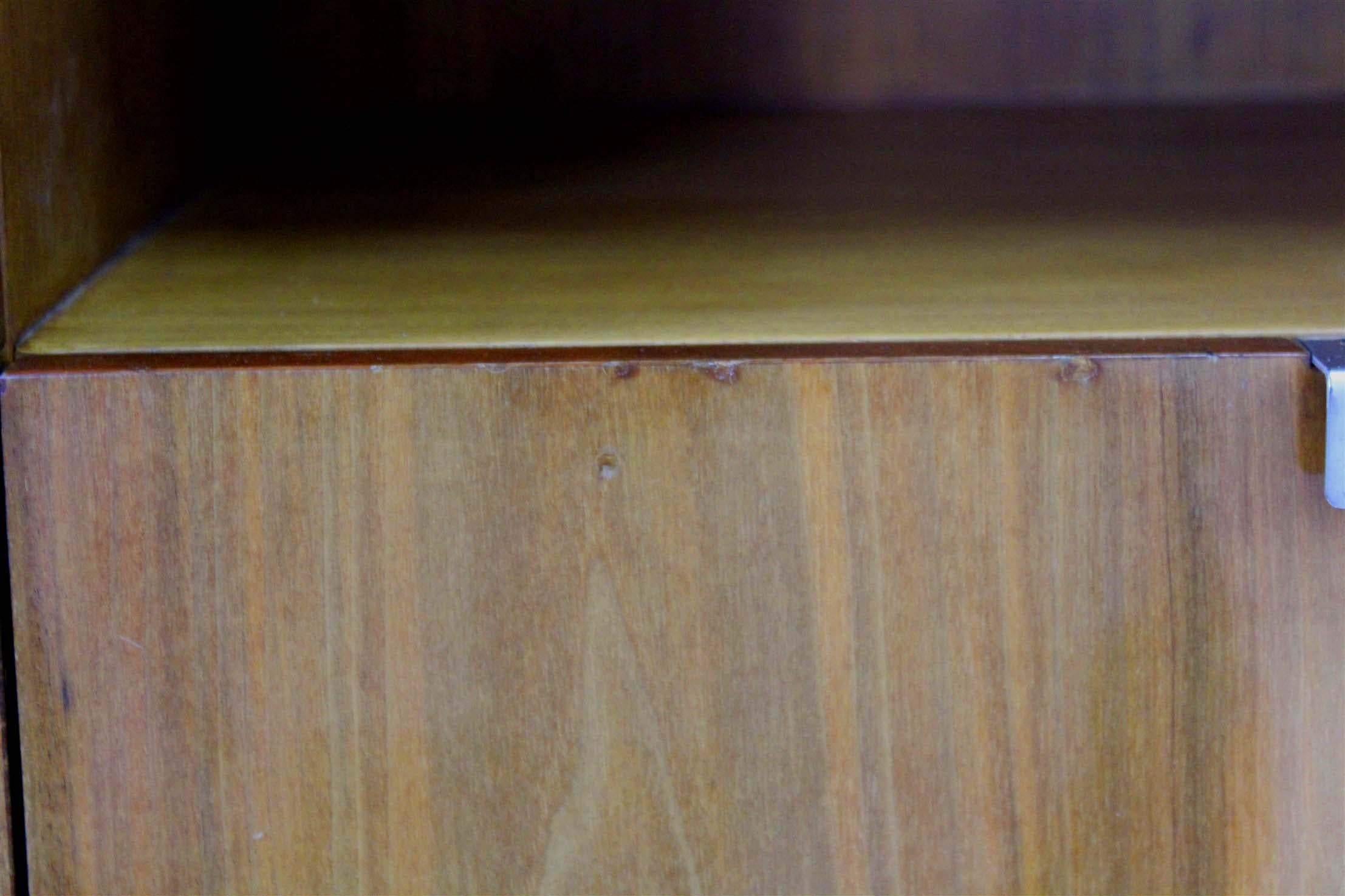Armoire en frêne et noyer du milieu du siècle de Jitona, années 1960 en vente 4