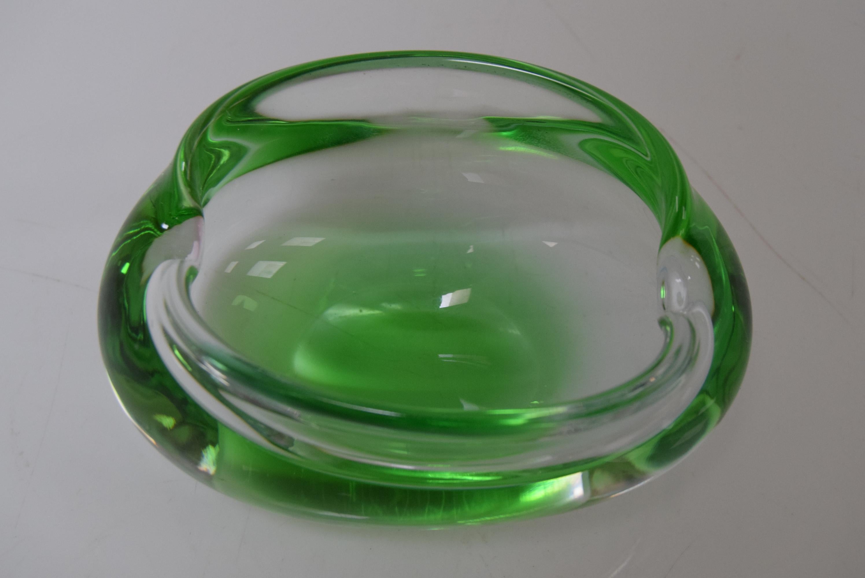 Midcentury Ashtray from Metallurgical Glass, by Glasswork Novy Bor, 1960s For Sale 3