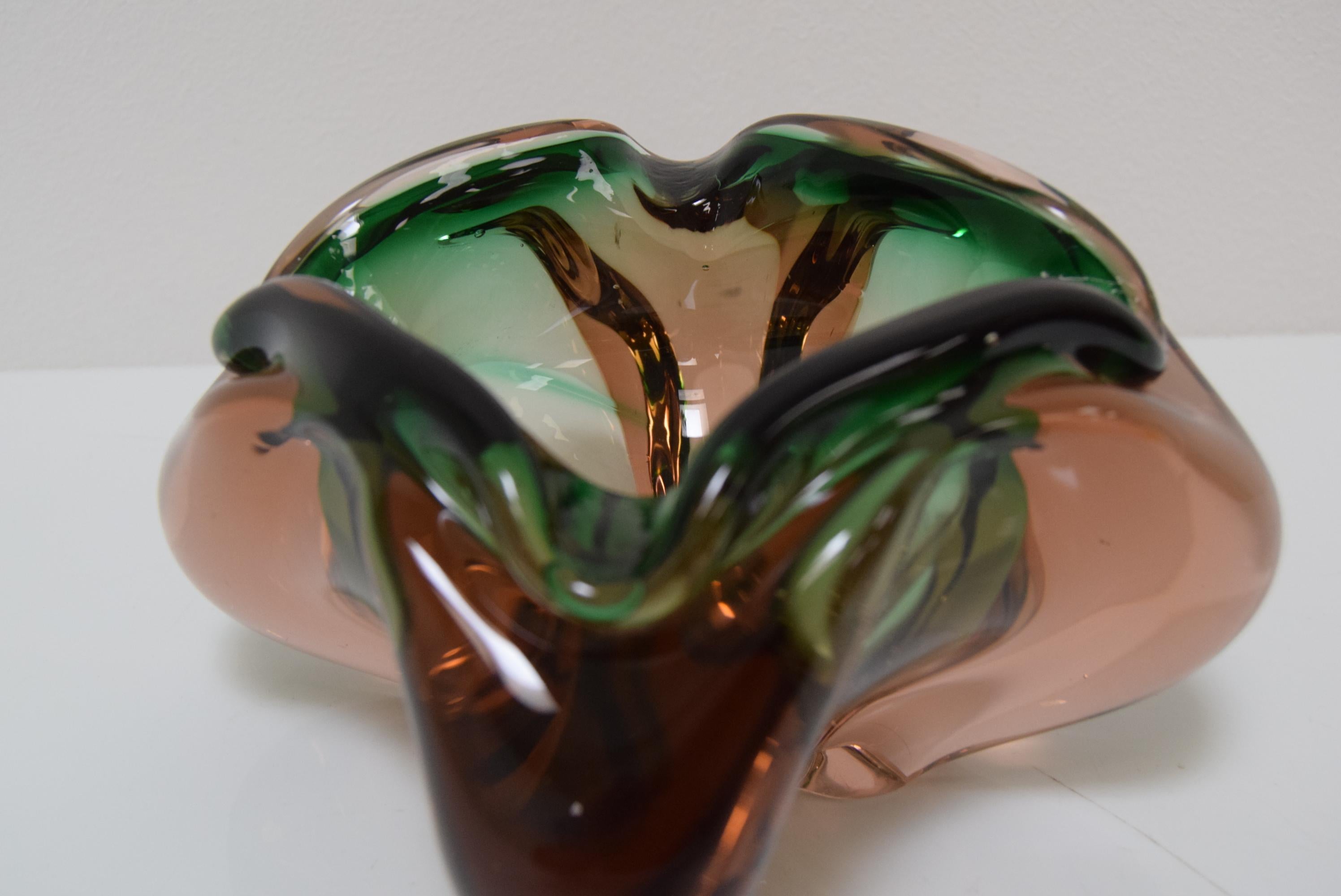 Midcentury Ashtray from Metallurgical Glass, by Glasswork Novy Bor, 1960s For Sale 4