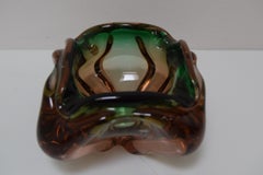 Aschenbecher aus Metallurgischem Glas aus der Mitte des Jahrhunderts, von Glasswork Novy Bor, 1960er Jahre.