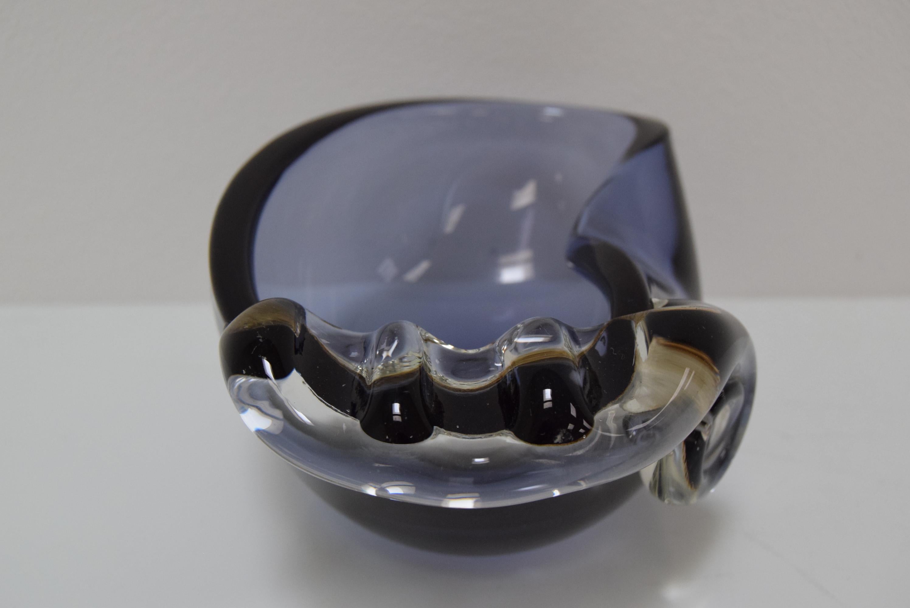 Mid-Century Modern Midcentury Ashtray from Metallurgical Glass, by Glasswork Novy Bor, 1960s For Sale