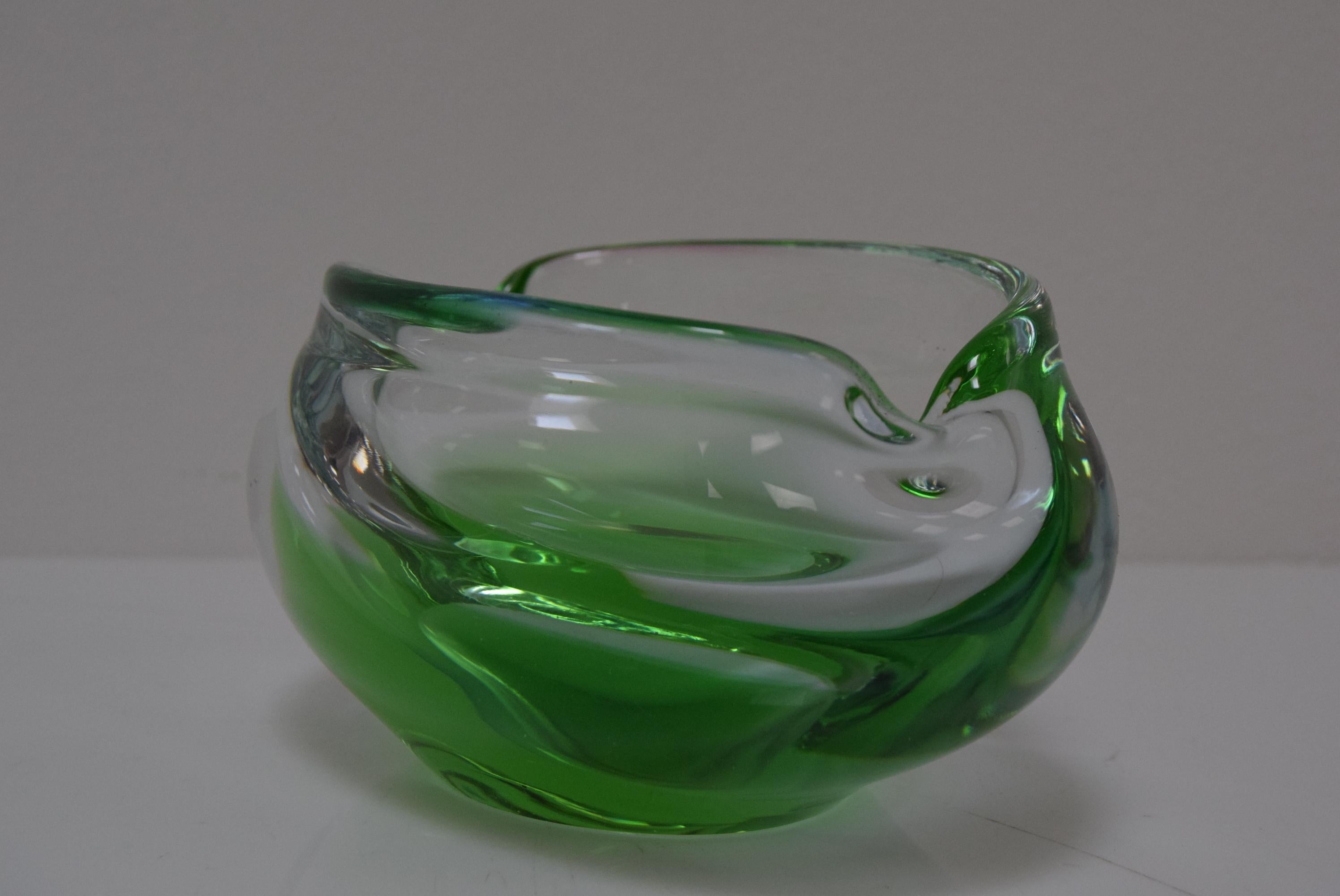 Art Glass Midcentury Ashtray from Metallurgical Glass, by Glasswork Novy Bor, 1960s For Sale
