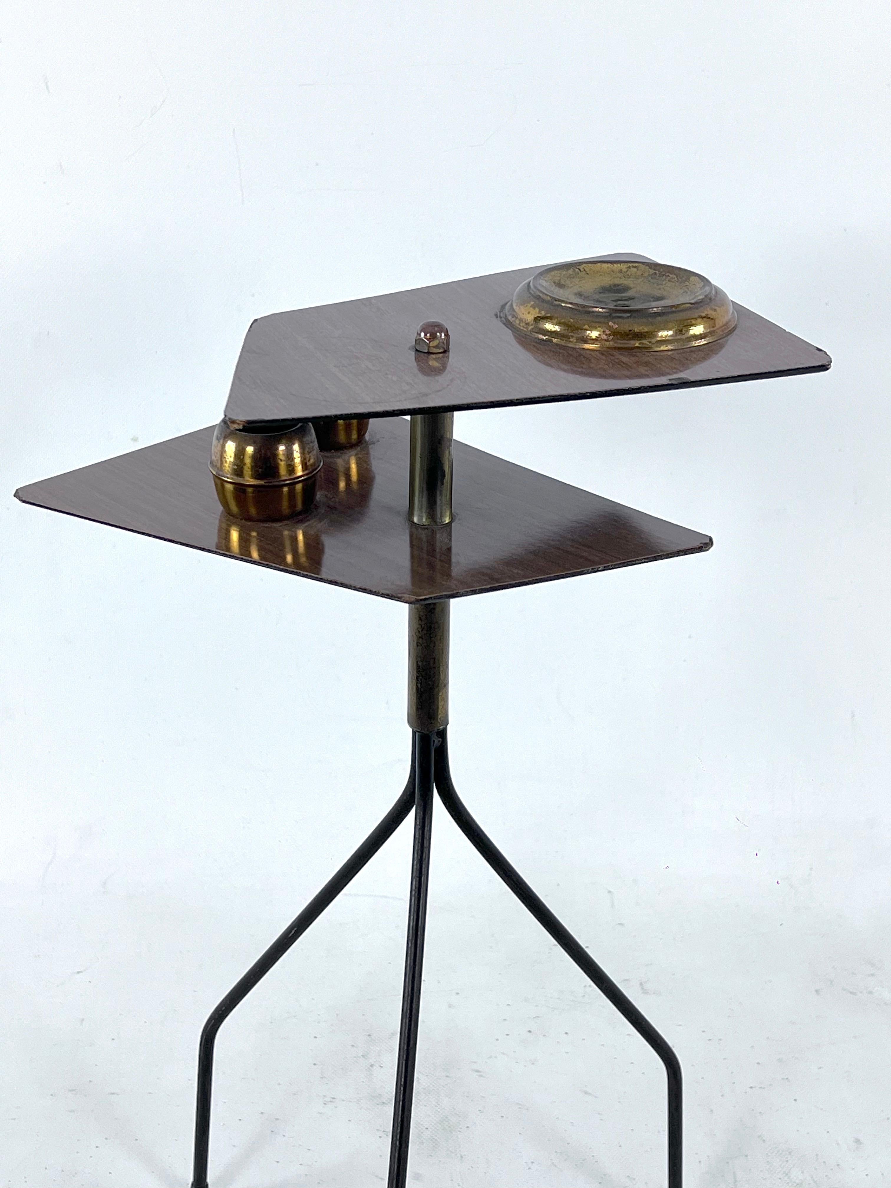 Midcentury Ashtray Tripod in Brass and Formica, Italy, 1950s In Good Condition For Sale In Catania, CT