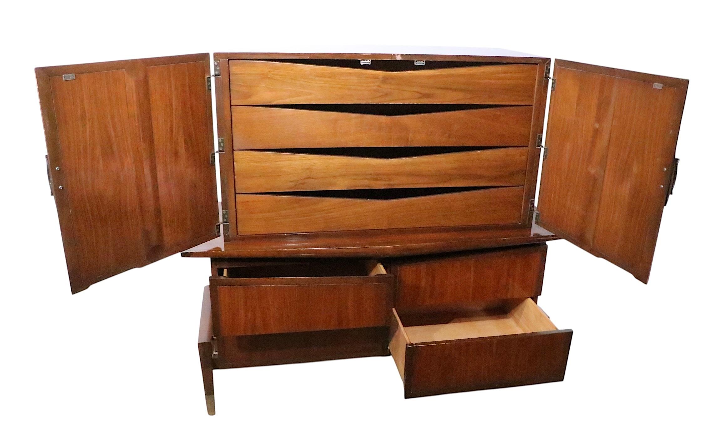 Hollywood Regency Cassapanca di Helen Hobey Baker del Mid Century Asia Modern in vendita