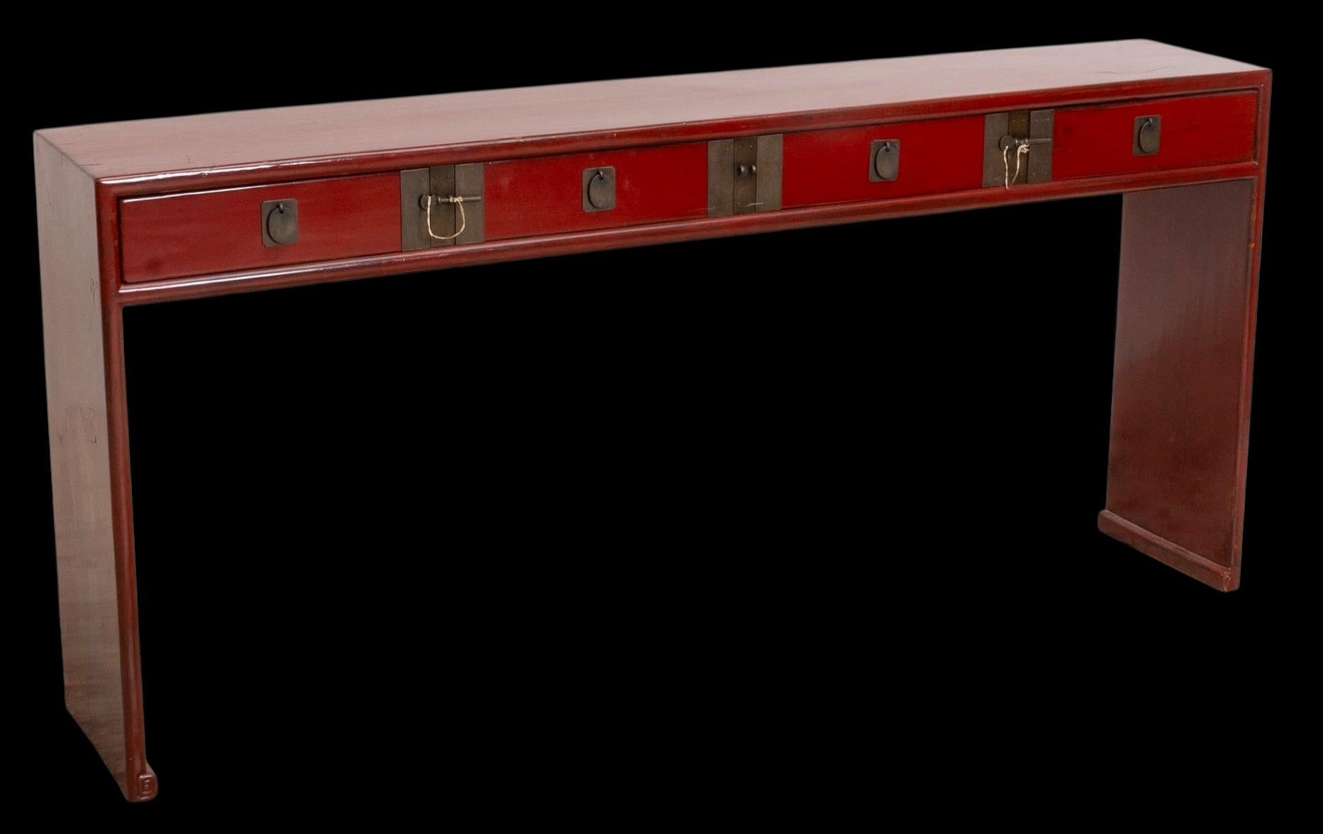 Mid-Century Asian Modern Chinese Export Red Lacquer Alter Style Console Table Bon état - En vente à Kennesaw, GA