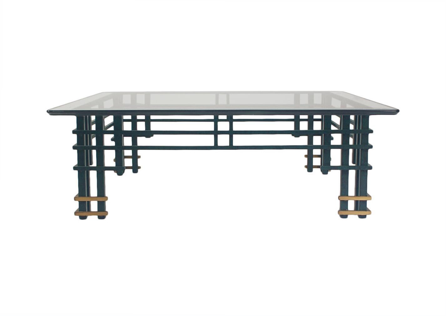 Mid Century Asian Modern Chinoiserie Mesa de Cocktail Cuadrada Grande Verde Esmeralda en Bueno estado para la venta en Philadelphia, PA