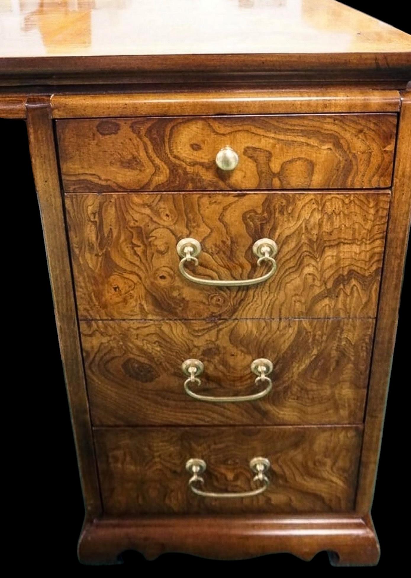 Modernité Asian Modern Style Ming Ming Wood Woods  Bureau de direction par Lane en vente 1