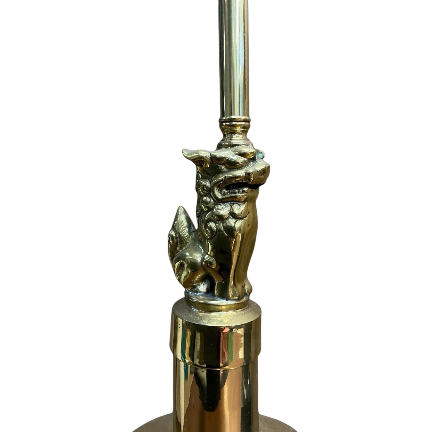Lámpara de sobremesa de latón macizo Asian Modern de mediados de siglo Foo Dog on Ginger Jar de Marbro en Bueno estado para la venta en Kennesaw, GA