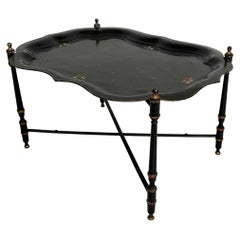 Schwarzer Metall-Tabletttisch oder Serviertisch im asiatischen Stil der Mitte des Jahrhunderts, um 1960