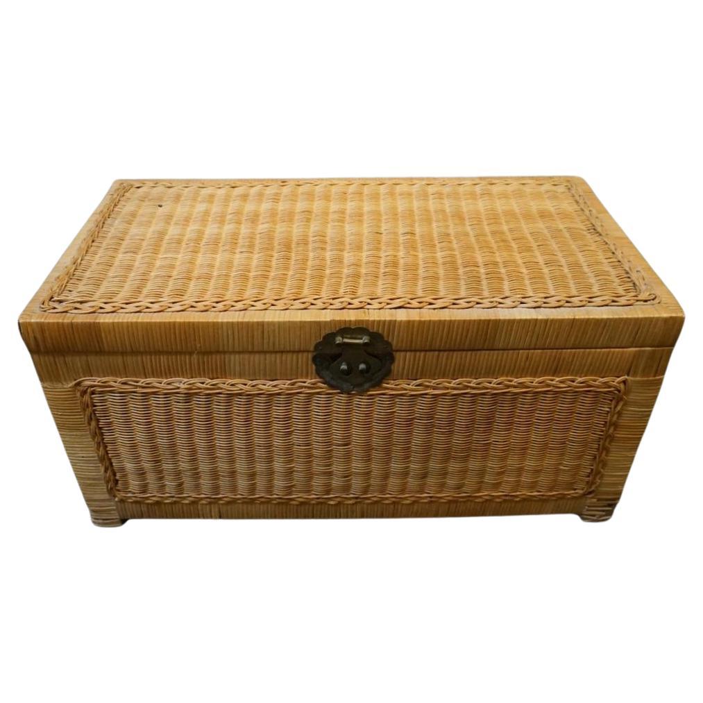 Mid-Century Asian Style Weide und Messing Decke Brustkorb