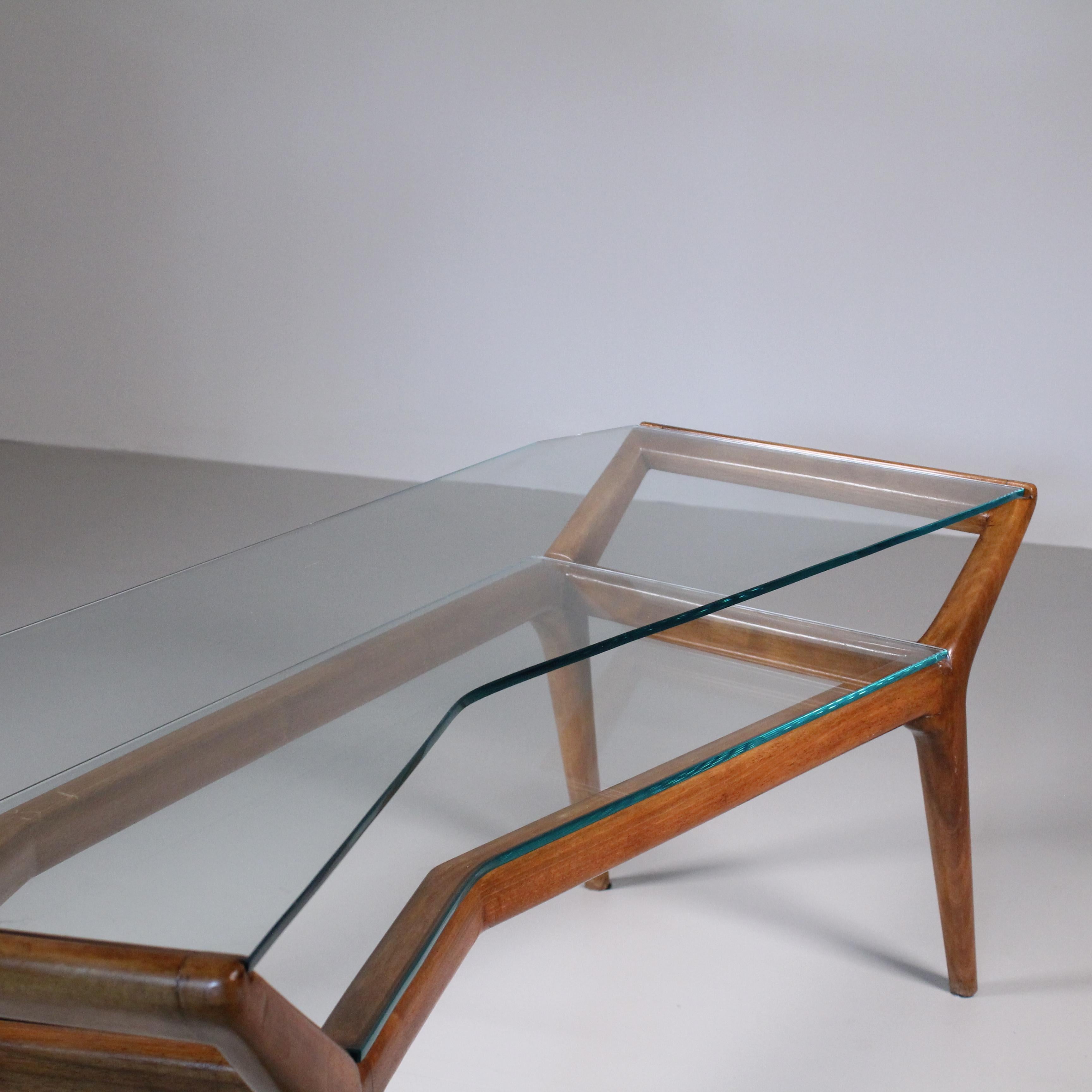 Verre Table basse asymétrique du milieu du siècle, verre et bois en vente