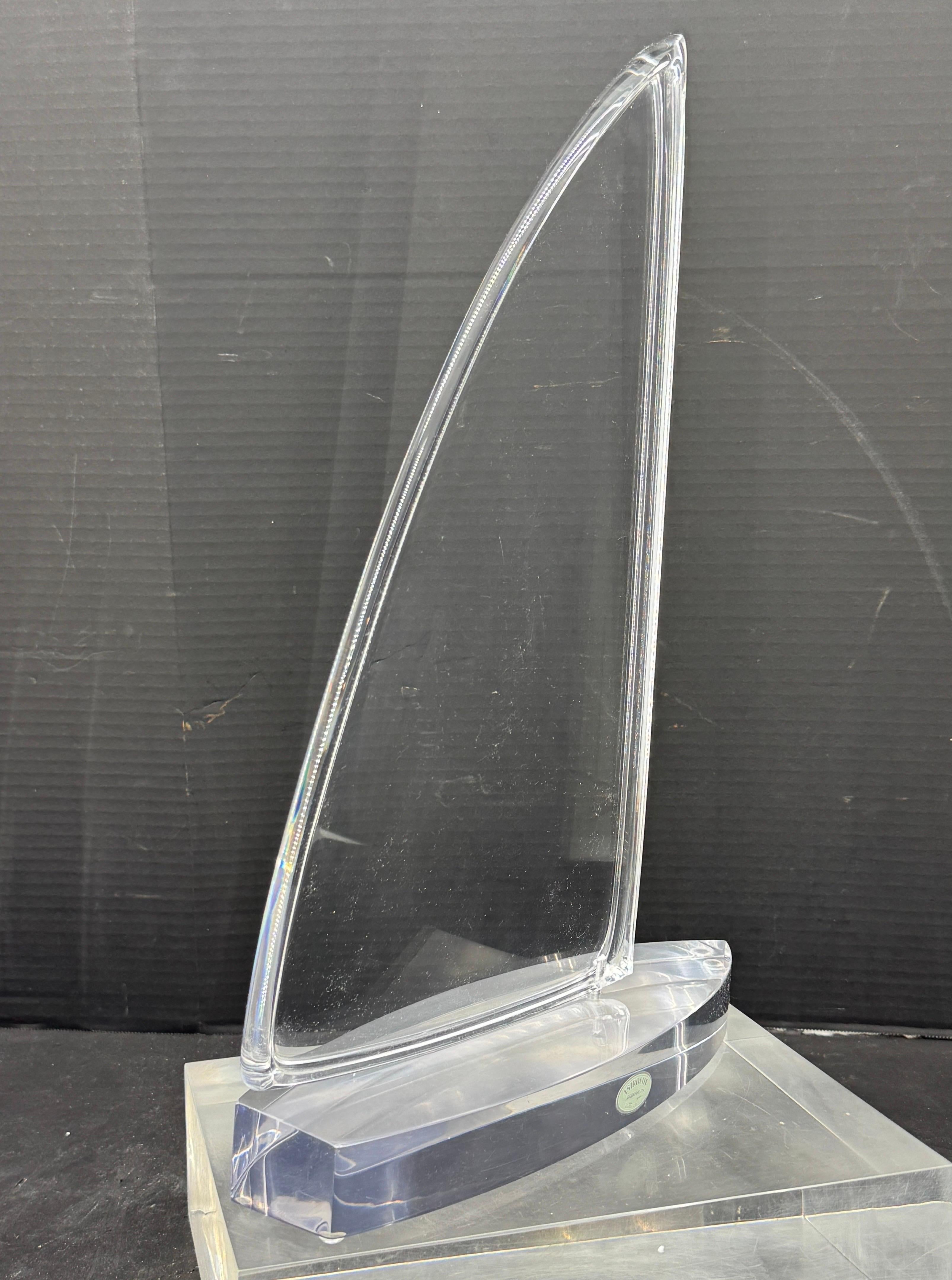 Escultura velero de astrolita y lucita gruesa de mediados de siglo en Bueno estado para la venta en Haddonfield, NJ