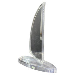 Sculpture de voilier en lucite épaisse Astrolite du milieu du siècle dernier