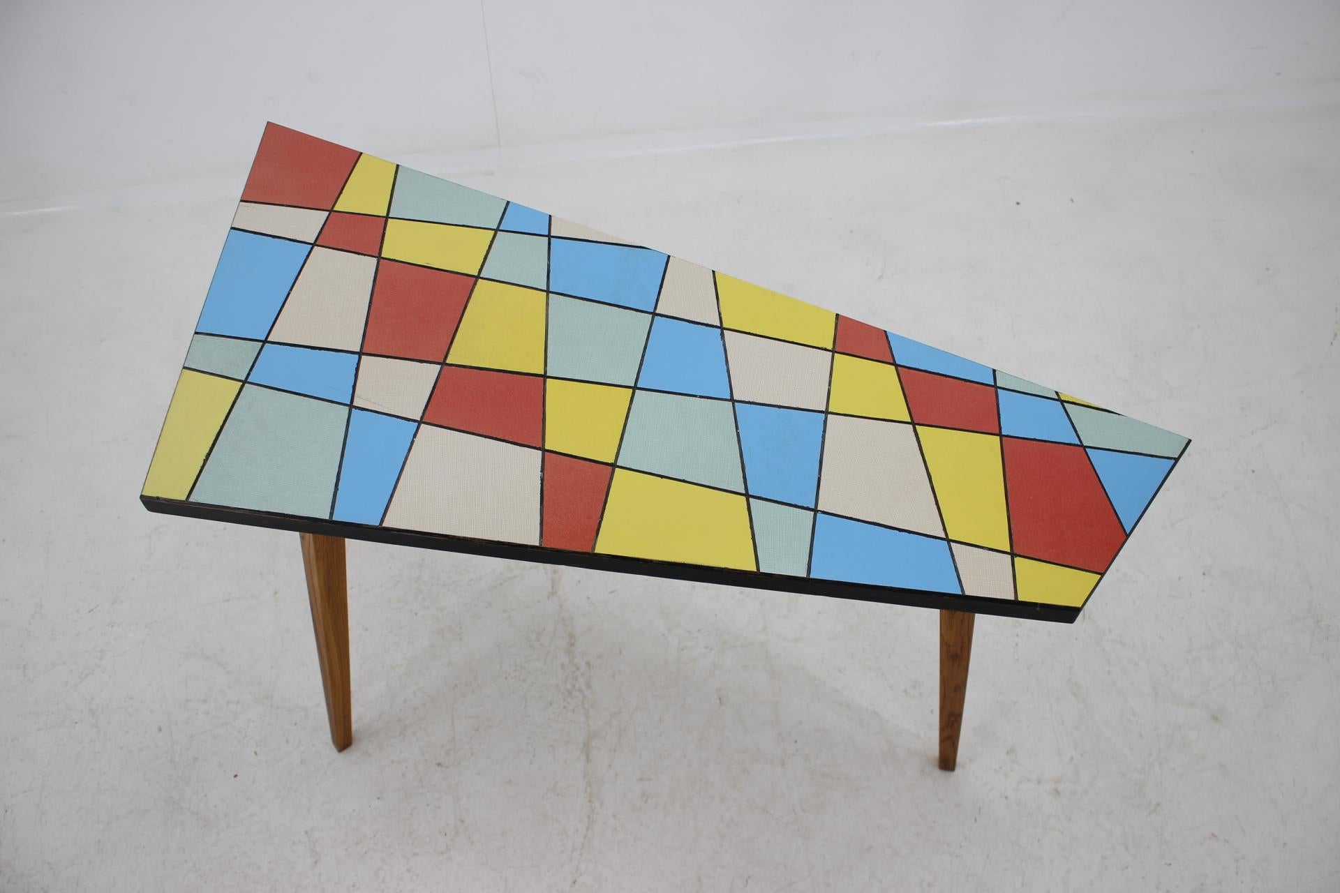 Mid-Century Modern Table basse asymétrique mi-siècle, années 1970 en vente