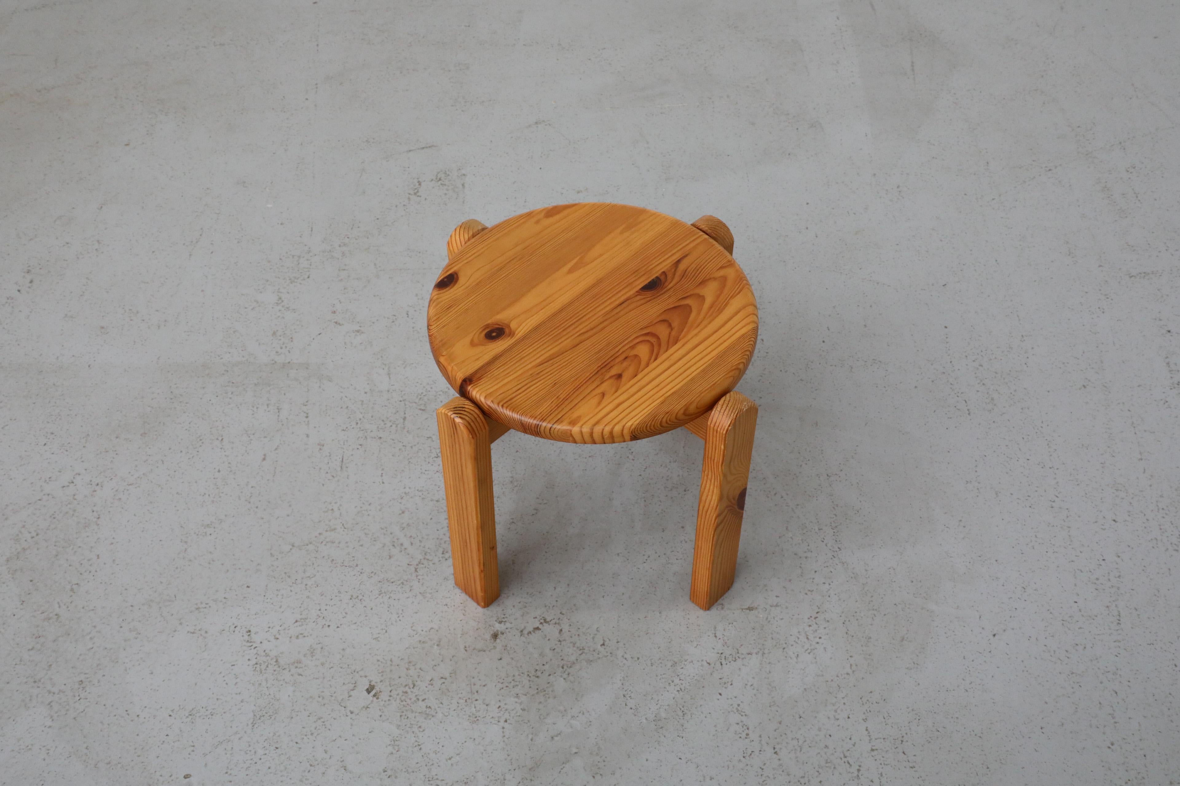 Mid-Century Ate van Apeldoorn Attributed Four Legged Pine Stool with Round Seat In Good Condition In Los Angeles, CA