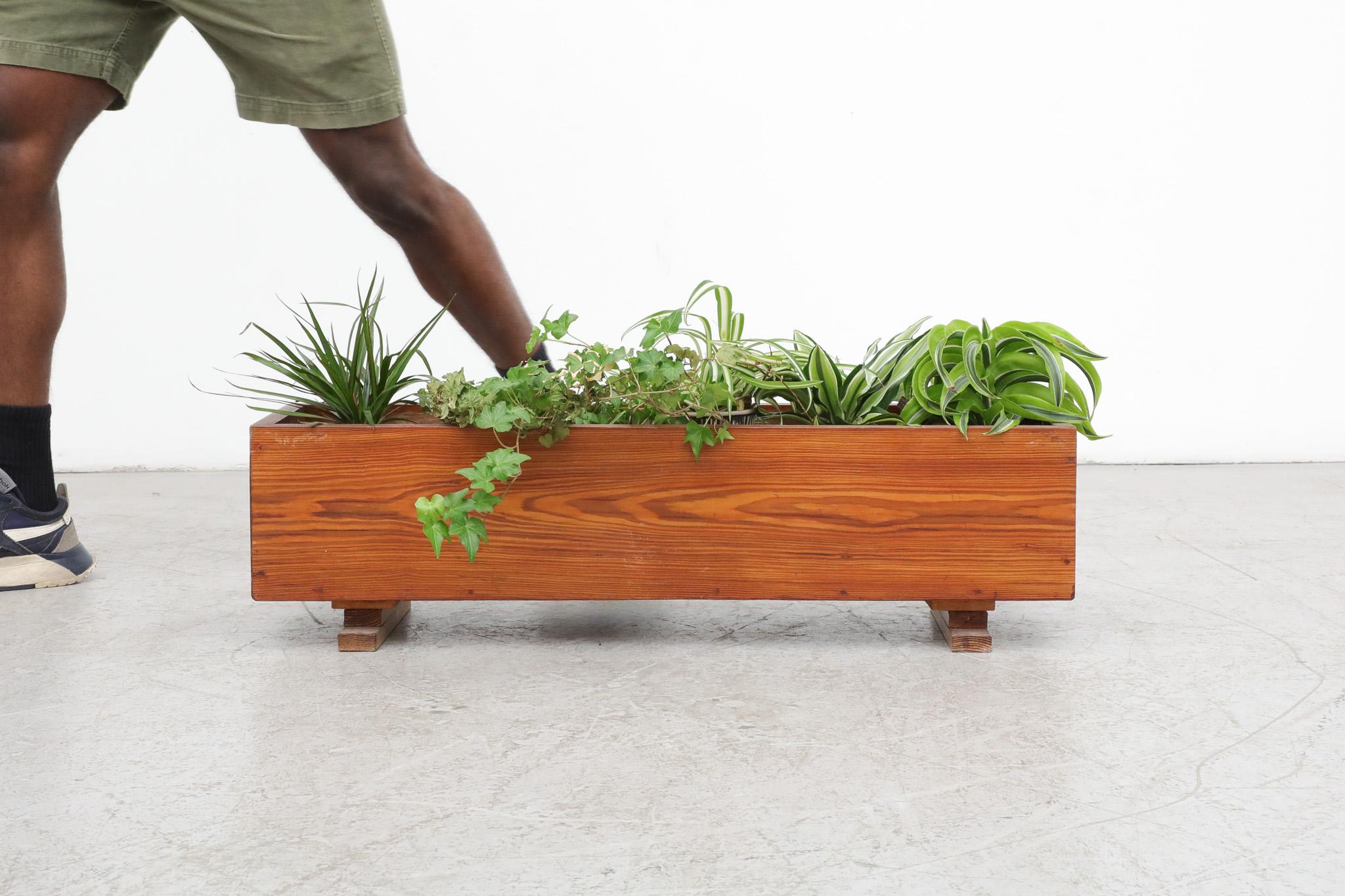Mid-Century Ate van Apeldoorn style rectangular, heavy pine planter with age appropriate wear and time-earned, attractive patina. Heels added by previous owner but in otherwise overall original condition. 