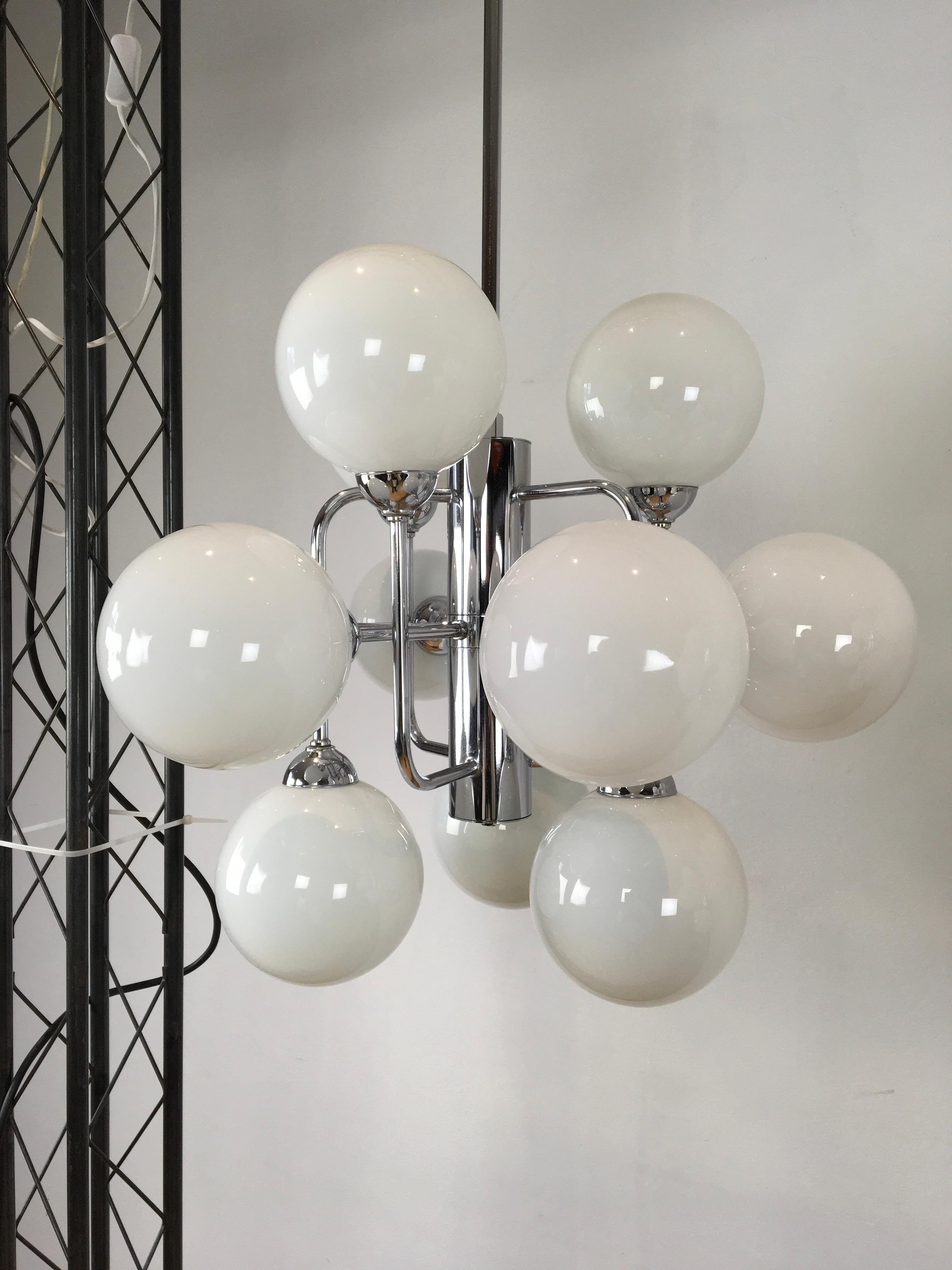 20ième siècle Lustres atomiques du milieu du siècle avec 12 lampes, 3 pièces disponibles  en vente