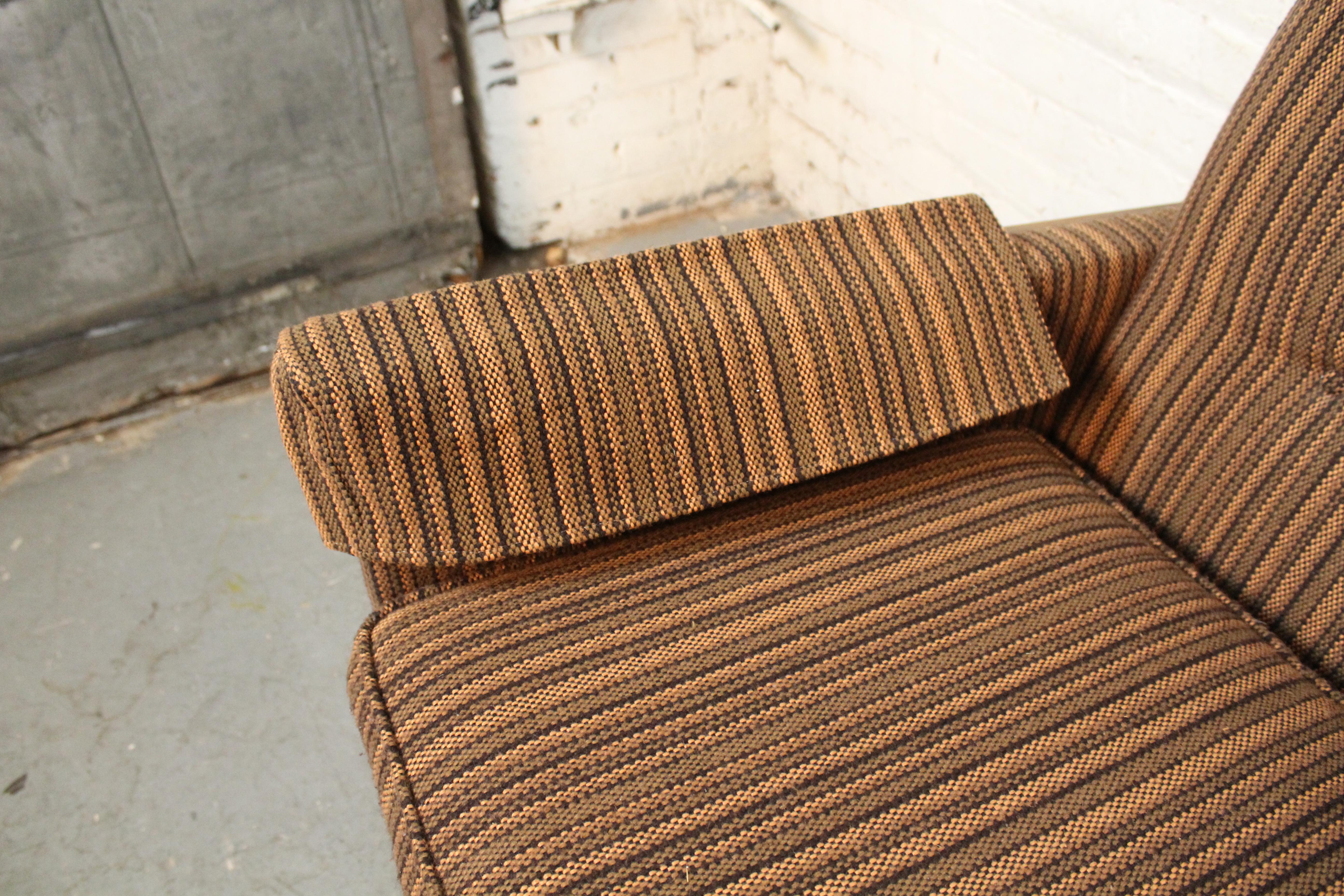 Mid-Century Atomic Era Tweed + Rattan Sofa For Sale 4