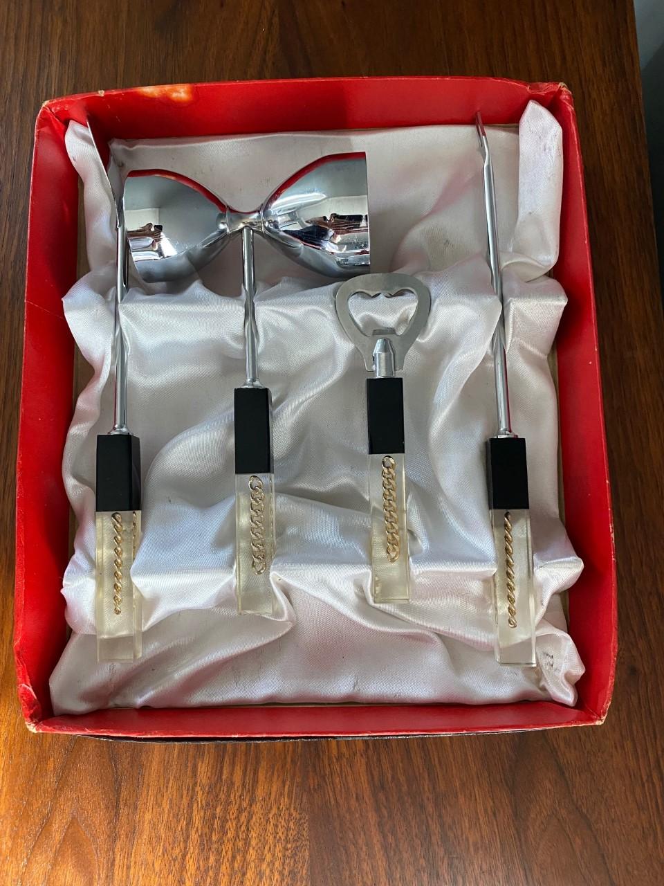  Midcentury Atomic Lucite and Steel Bar Tool Set , 1960s For Sale 5
