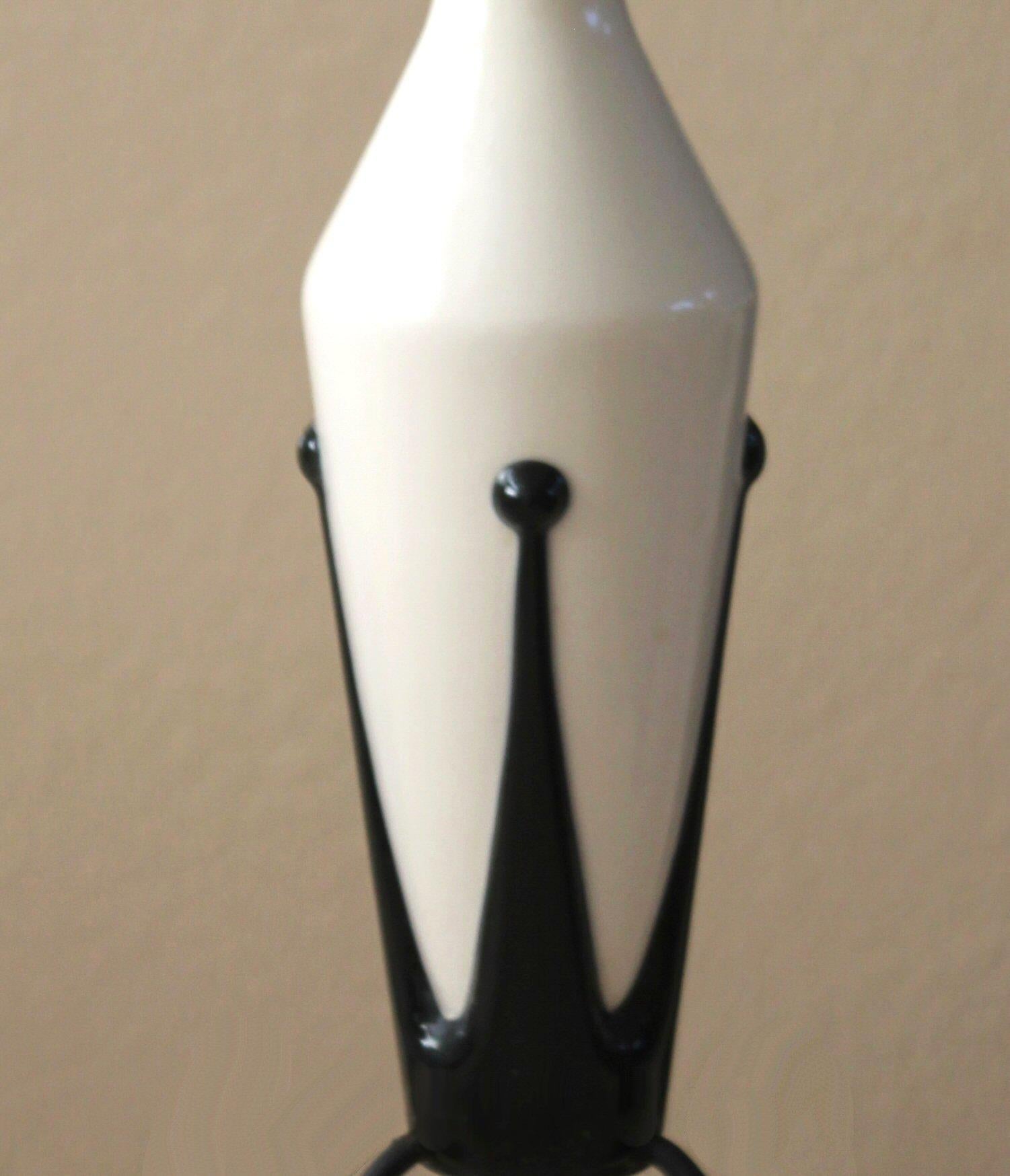 Mid Century Modern Yasha Heifetz Table Lamp! Space Age Atomic Era Tripod 1950s  In Good Condition For Sale In Peoria, AZ