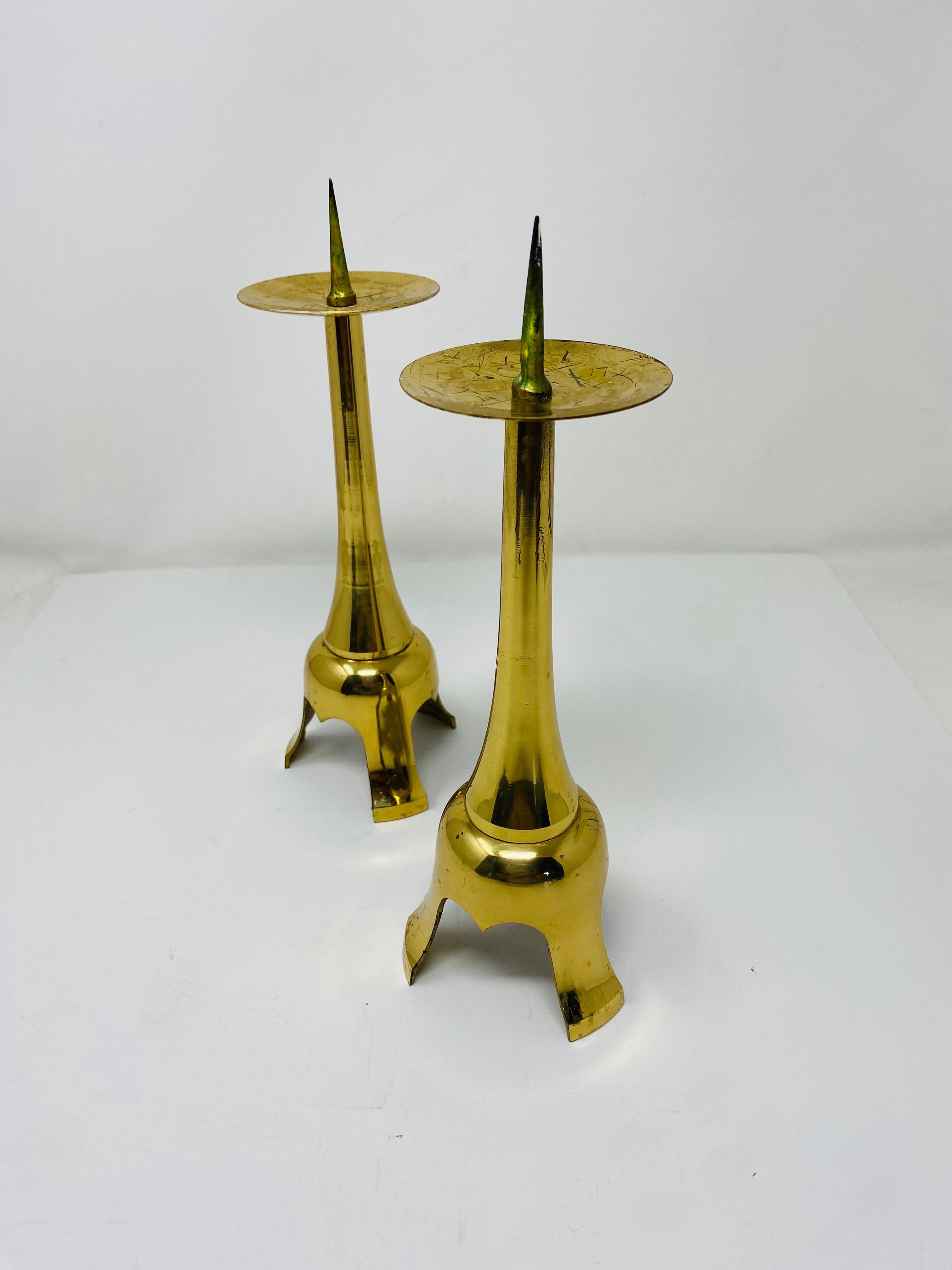 Mid Century Atomic Style Brass Candle Holders In The Style of Jens Quistgaard (Moderne der Mitte des Jahrhunderts) im Angebot