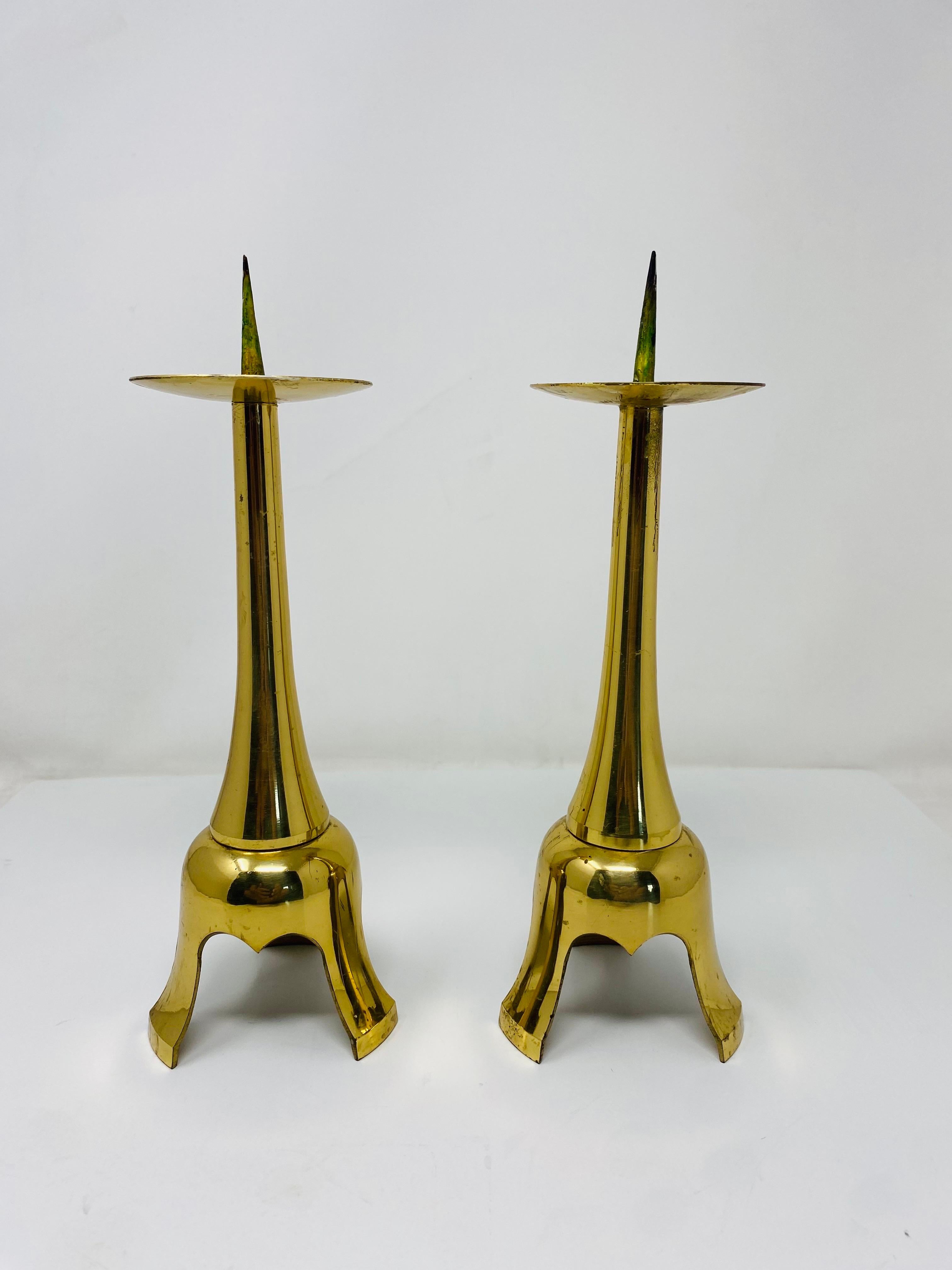 Mid Century Atomic Style Brass Candle Holders In The Style of Jens Quistgaard (Gegossen) im Angebot