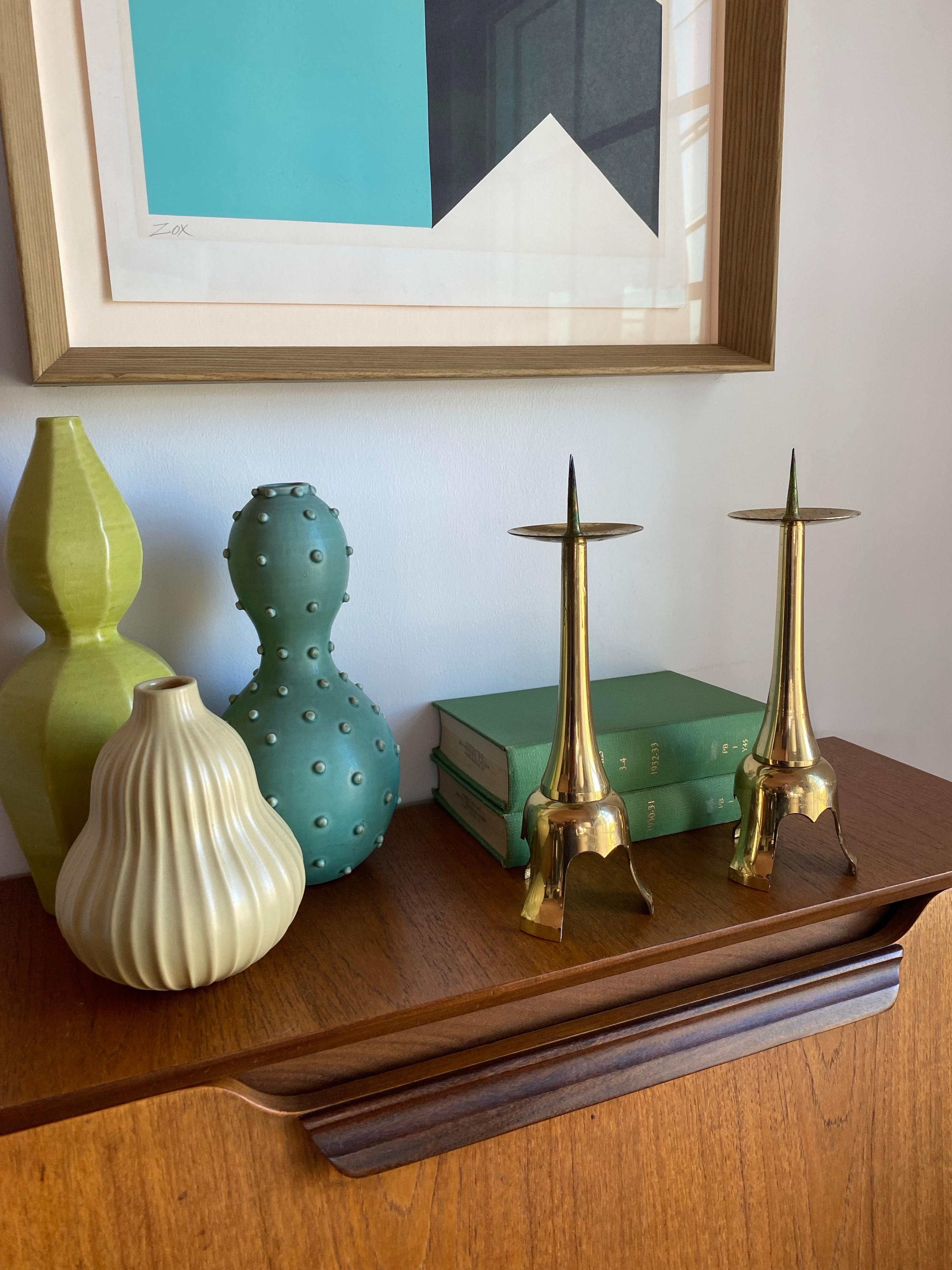Mid Century Atomic Style Brass Candle Holders In The Style of Jens Quistgaard (Mitte des 20. Jahrhunderts) im Angebot