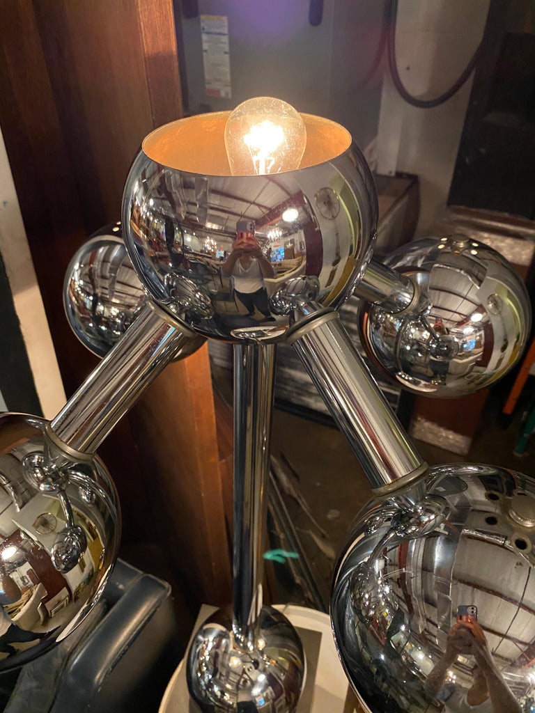 Mid-Century Atomic Table Lamp For Sale 1