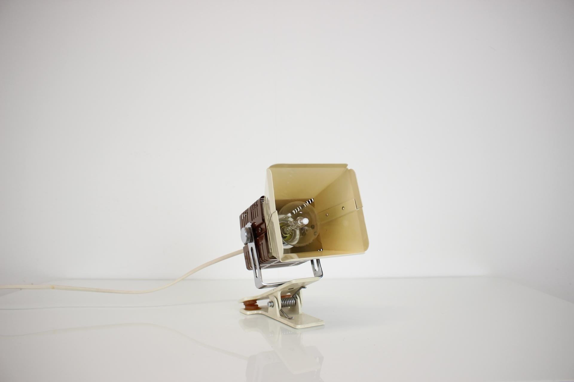 Attachbare Mid-Century-Tischlampe, 1970er Jahre, Tschechoslowakei (Metall) im Angebot
