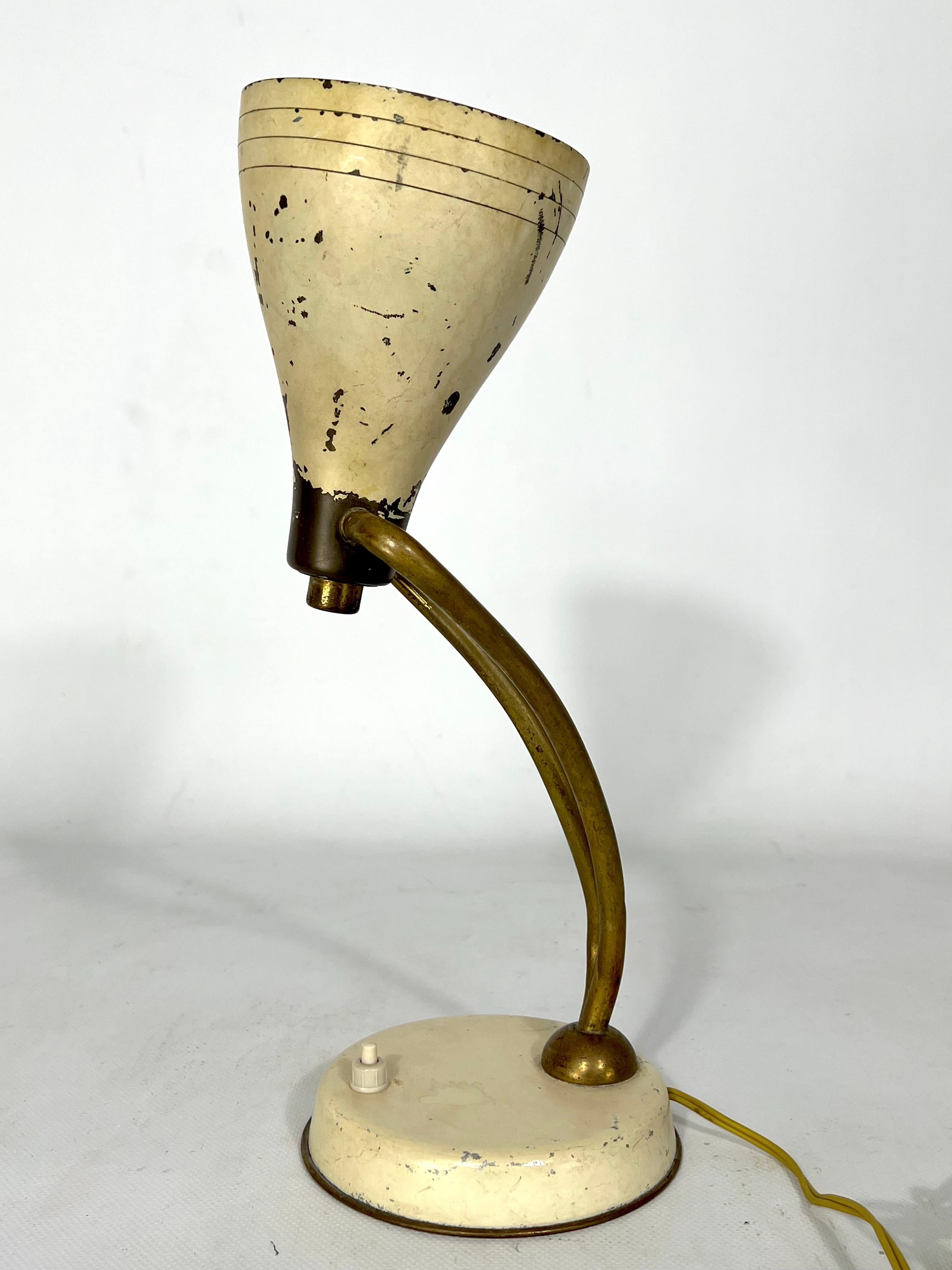 Mid-Century Attributed Arredoluce Lacquered Brass Orientable Table Lamp from 50s For Sale 4