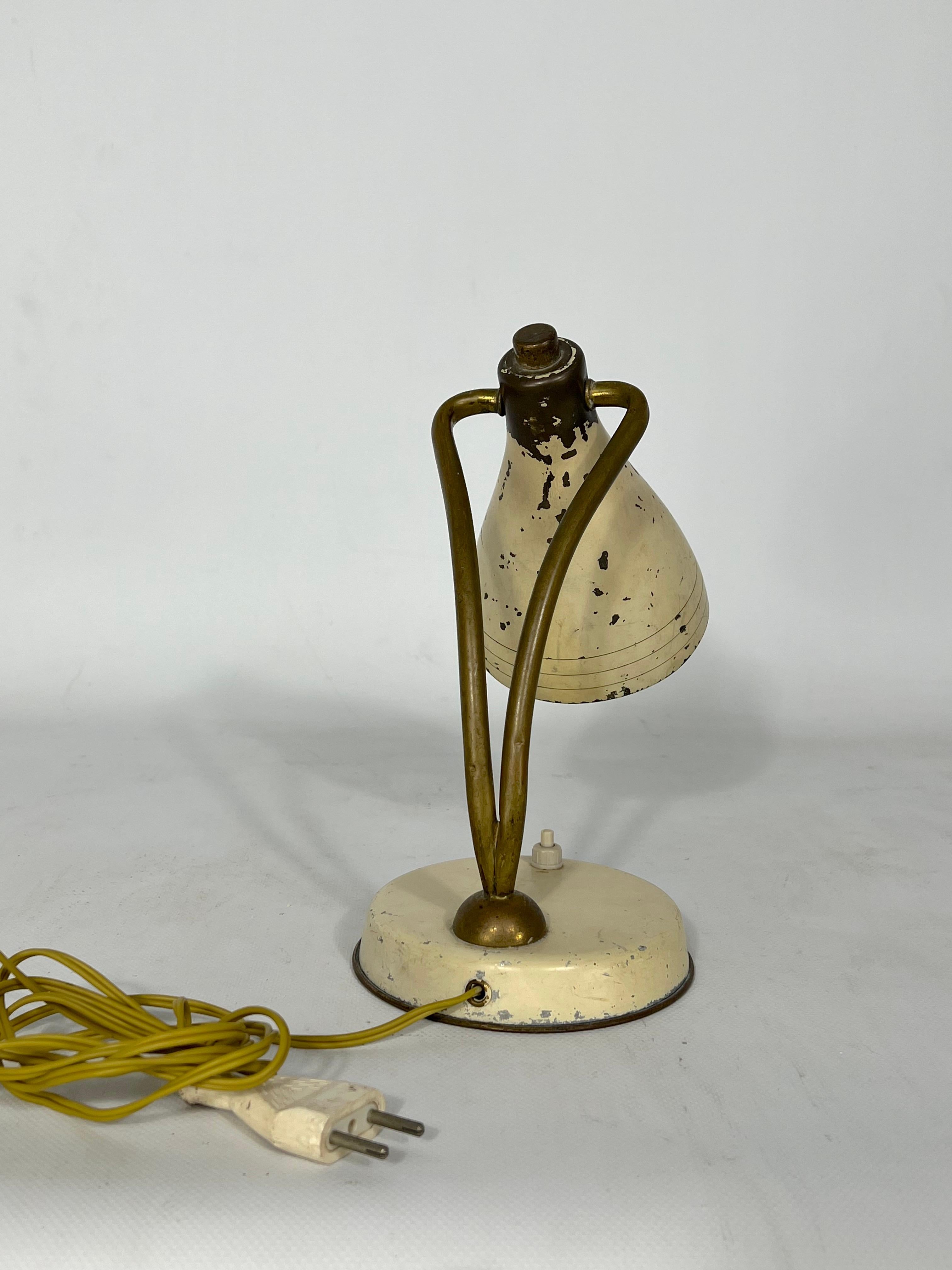 Mid-Century Attributed Arredoluce Lacquered Brass Orientable Table Lamp from 50s For Sale 2