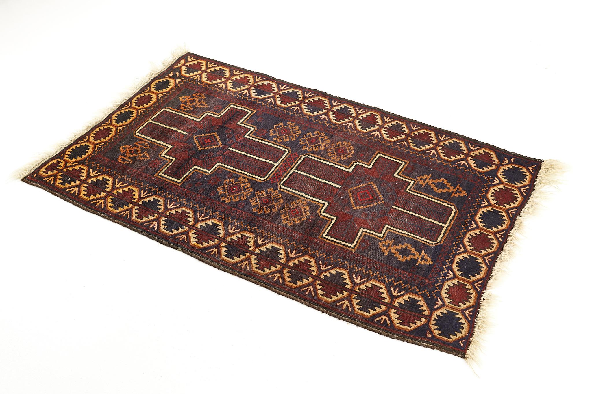 Mid Century Aubergine Medium Pile Wool Rug In Good Condition For Sale In Countryside, IL
