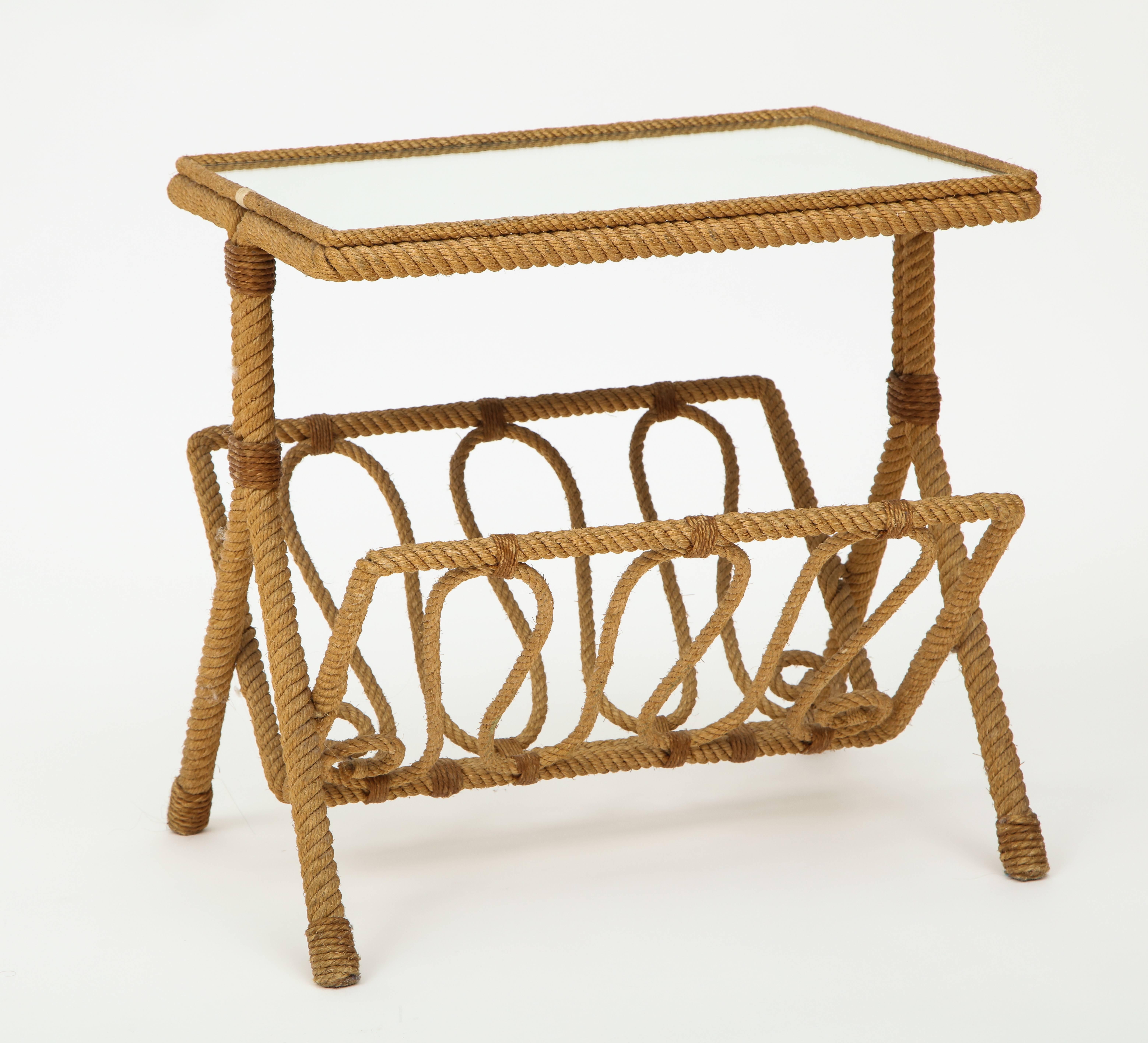 Audoux Minet woven rope table magazine rack mirrored top, France, 1950s

Nice side table with area to hold magazine's or books. Lovely woven cord material. Mirrored glass tabletop.