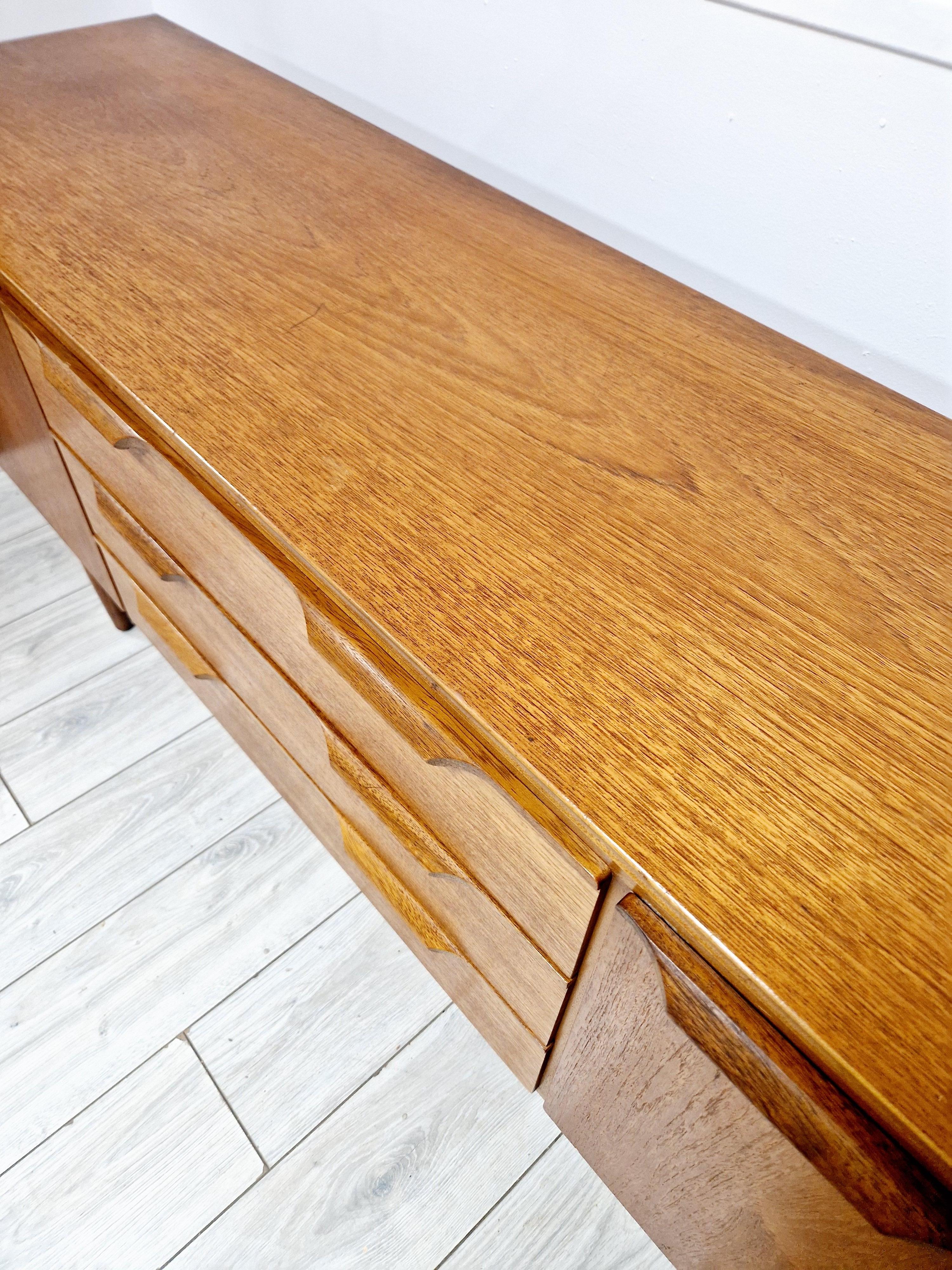Credenza in teak Austinsuite di metà secolo in vendita 3