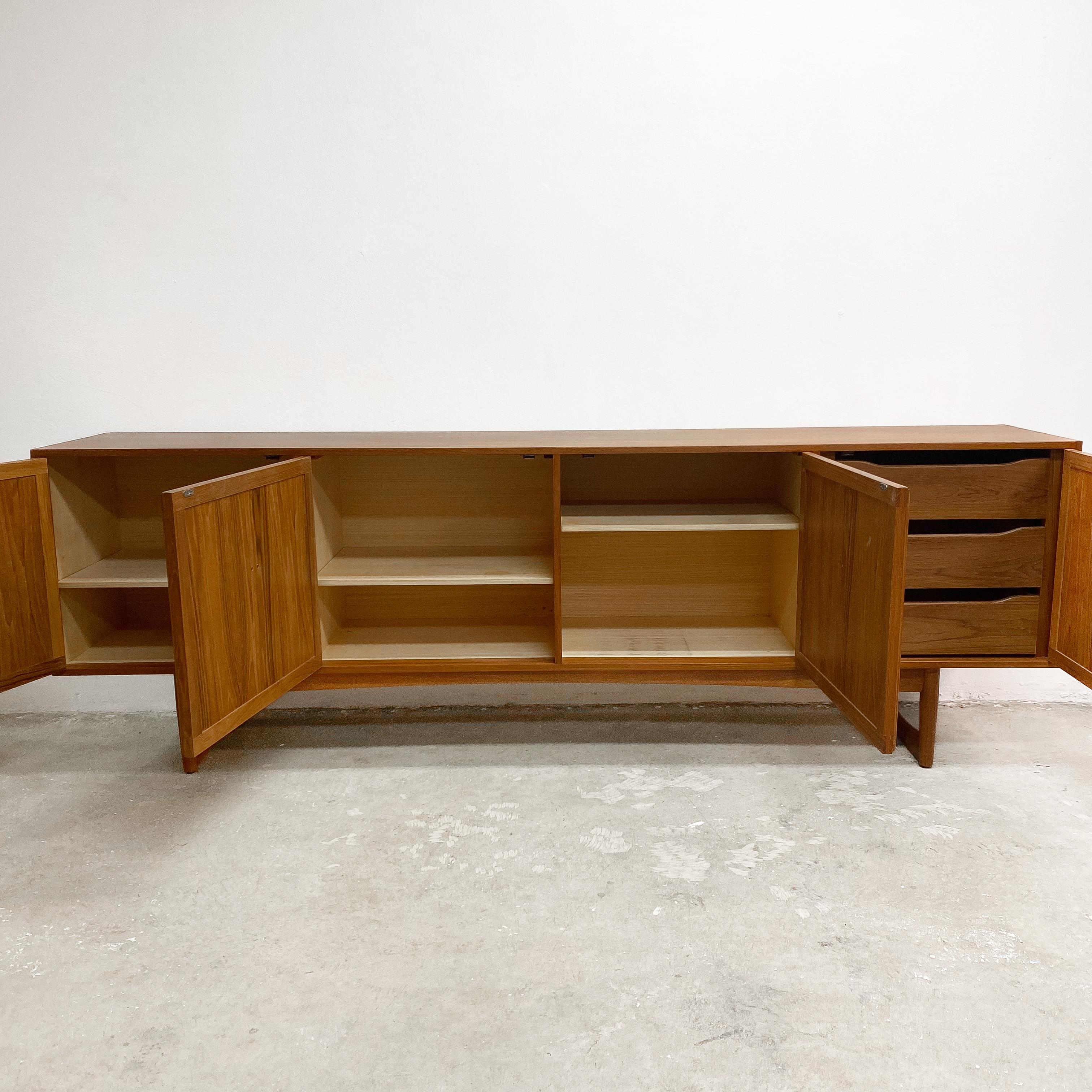 Mid Century Australian Parker Square Handle Sideboard In Good Condition In KINGSFORD, NSW