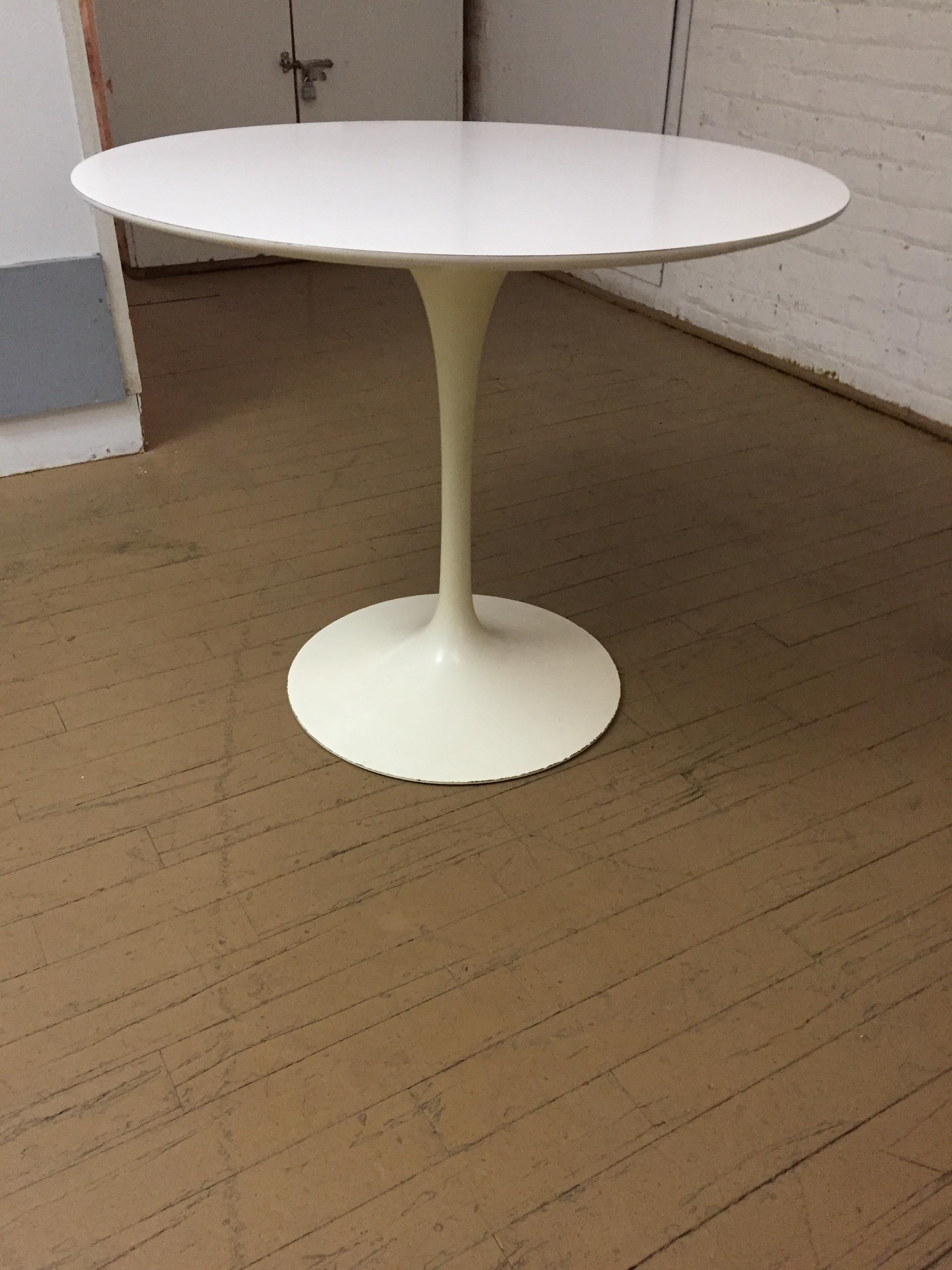 Mid-century Authentic Eero Saarinin for Knoll Tulip Pedestal Table In Good Condition In Chicago, IL