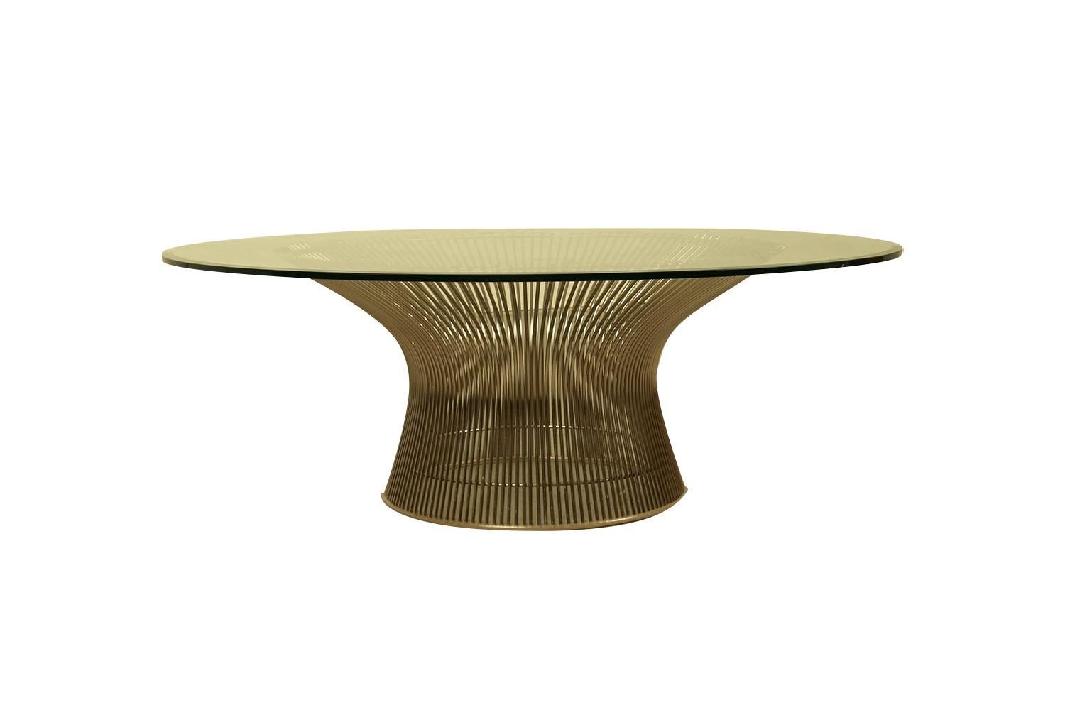 A mid-century iconic, stunning, authentic original, vintage Platner circular wire glass coffee table designed by American architect and interior designer Warren Platner (1919-2006)  for Knoll International circa 1970’s, in the United  States.  A
