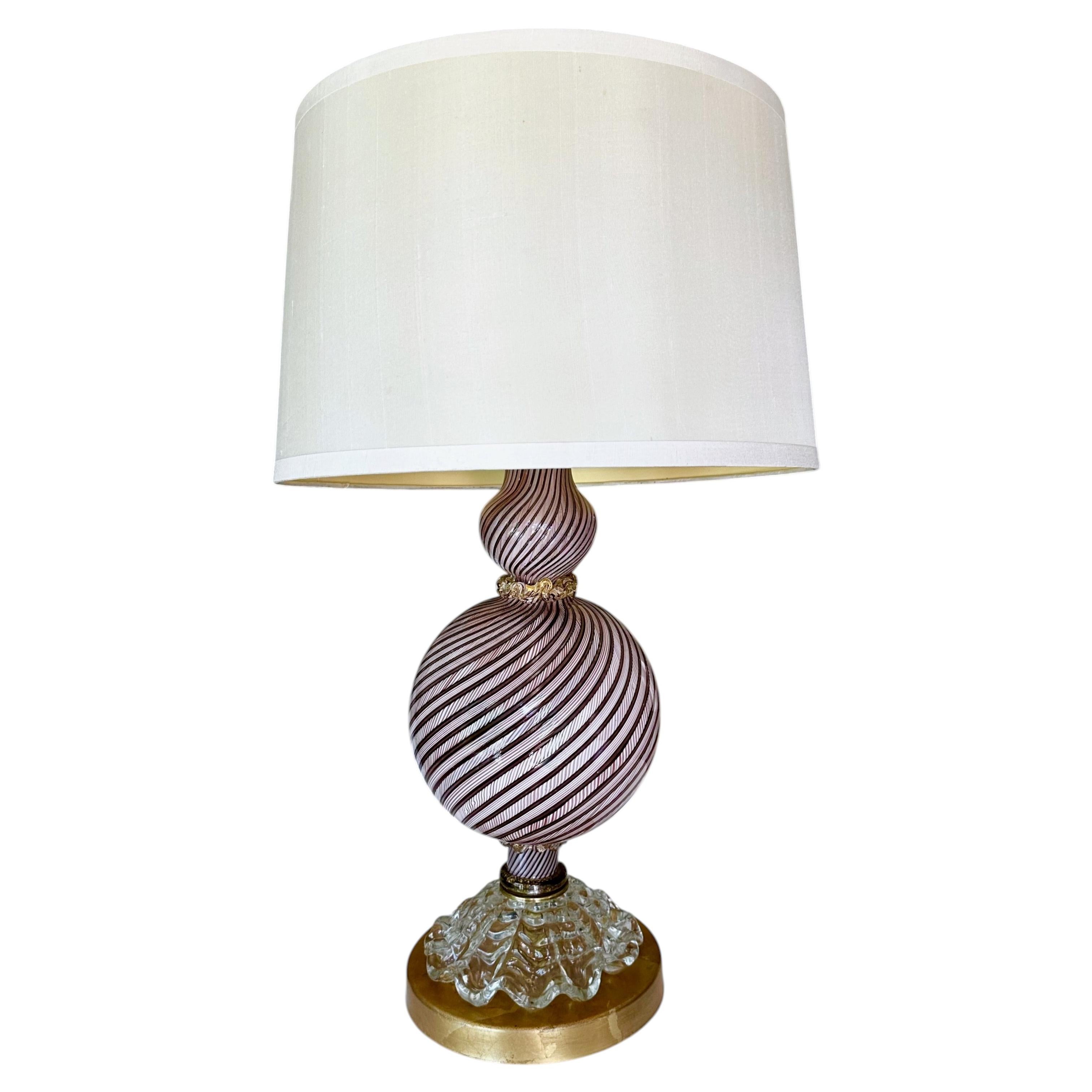 Lámpara de mesa de Murano «Dino Martens» de mediados de siglo, con filigrana de aventurina en venta