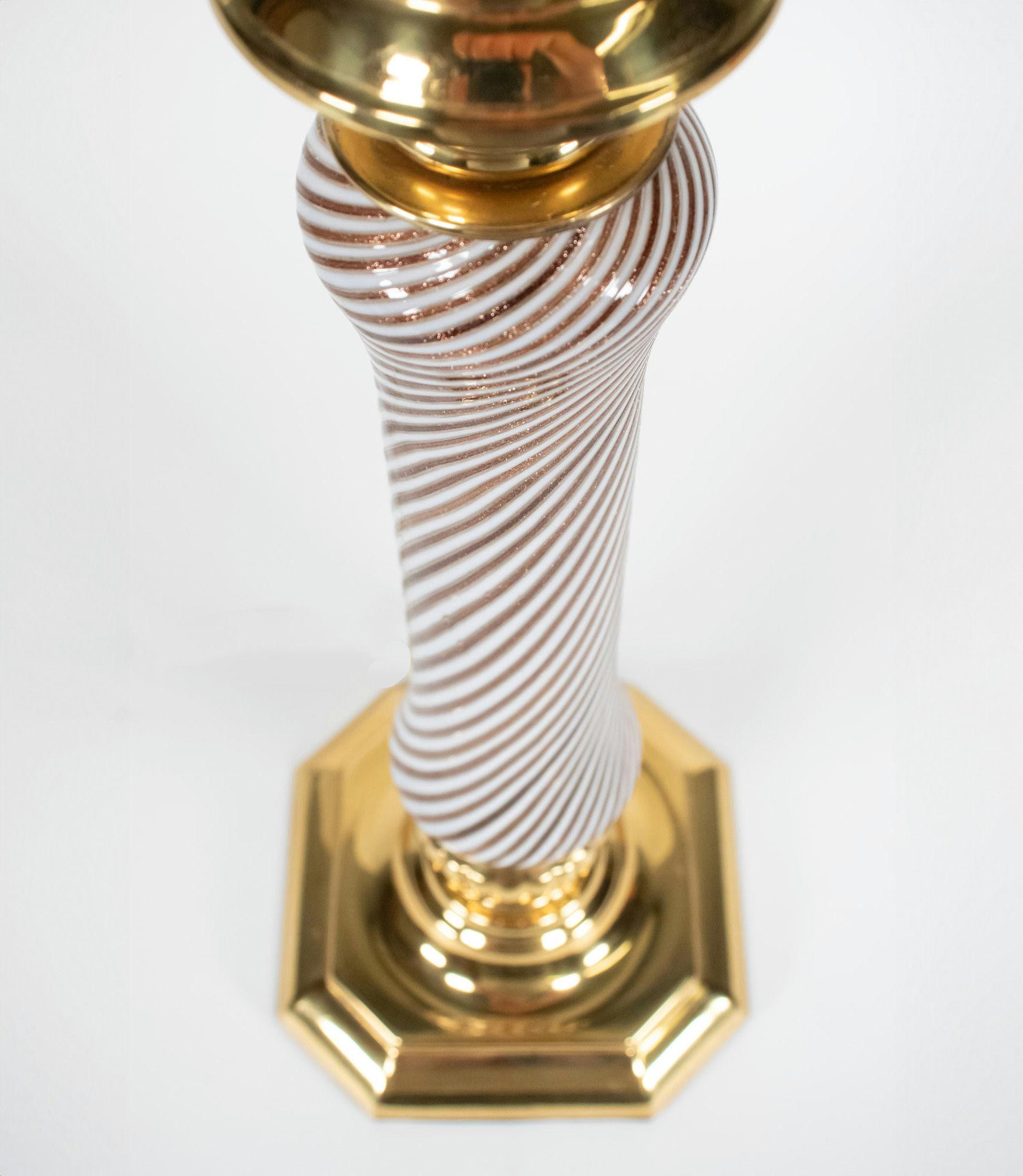 Mid Century Aventurine Filigrana Murano Table Lamp attributed to Dino Martens In Good Condition For Sale In Chicago, IL