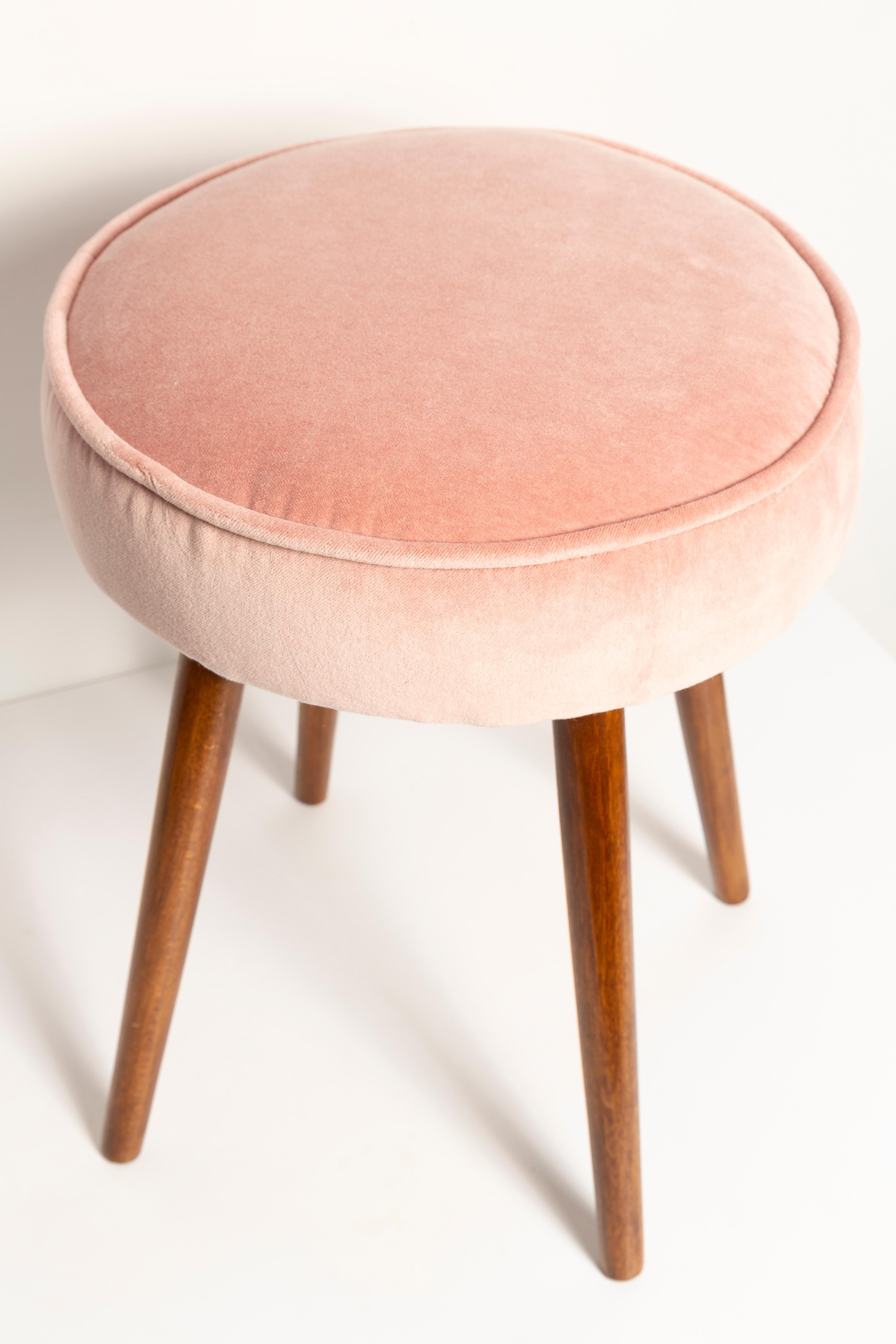 Mid Century Baby Pink Stool, Europe, 1960s In Excellent Condition For Sale In 05-080 Hornowek, PL