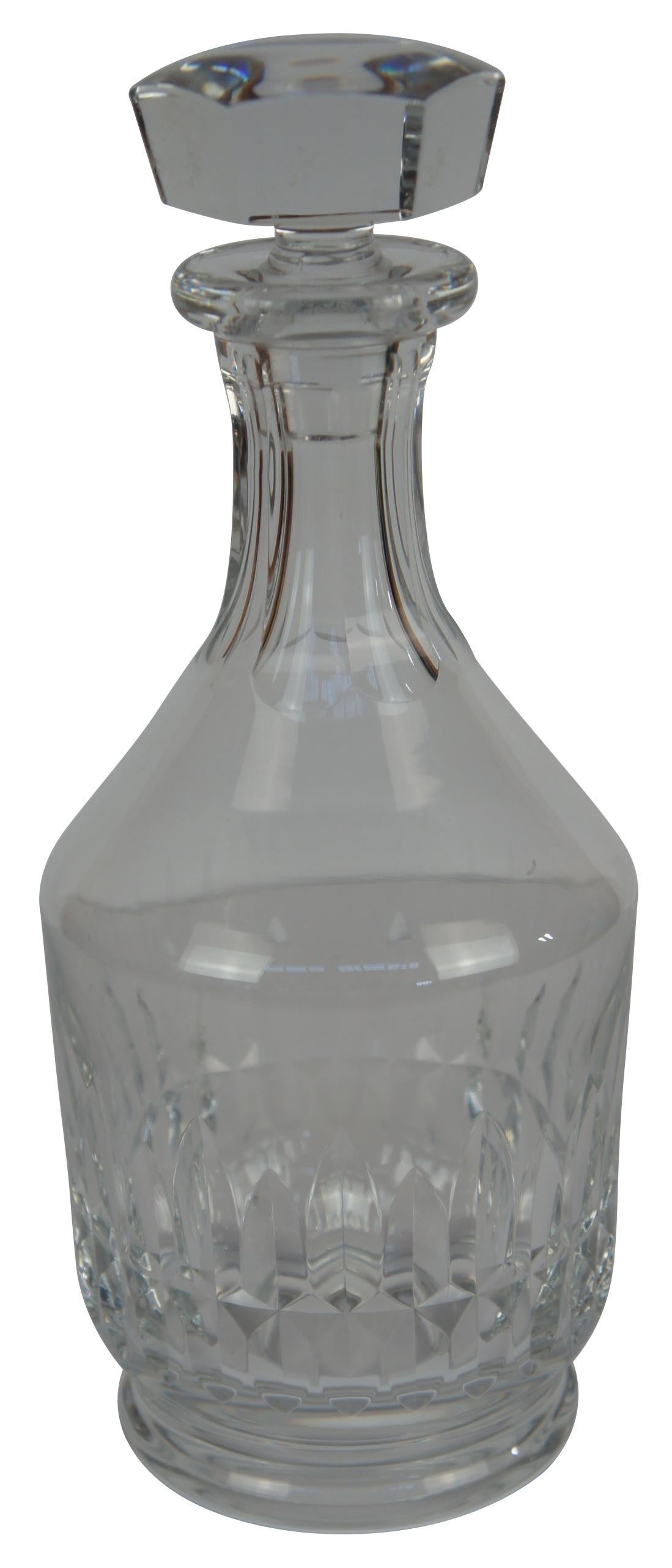 Mid-century French Baccarat crystal decanter in the Canterbury pattern.

Pattern produced France 1952 to 1961. Measure: 10