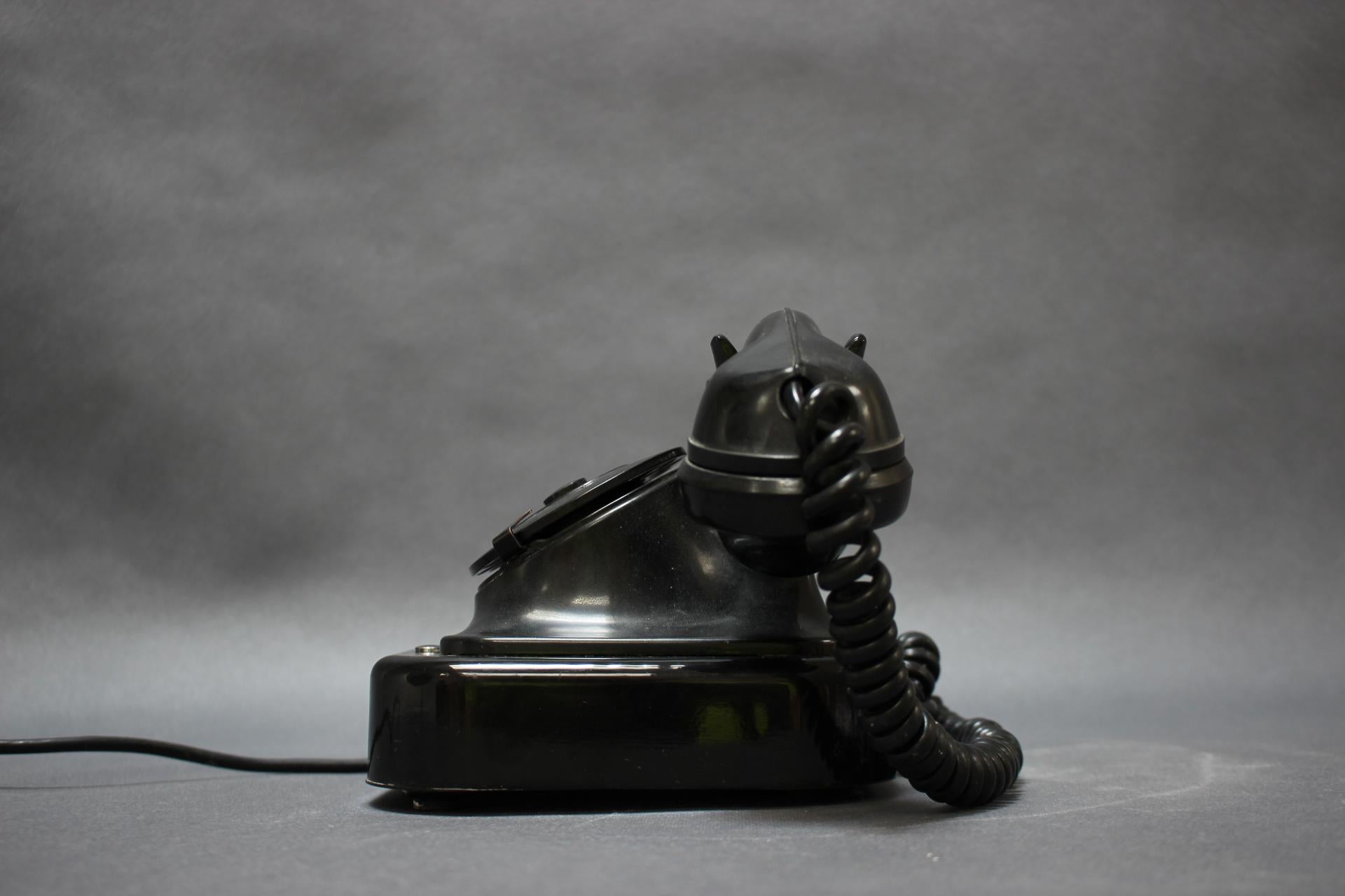 Bakelitte Rottar-Telefon aus der Jahrhundertmitte von Tesla, 1950er Jahre im Angebot 1