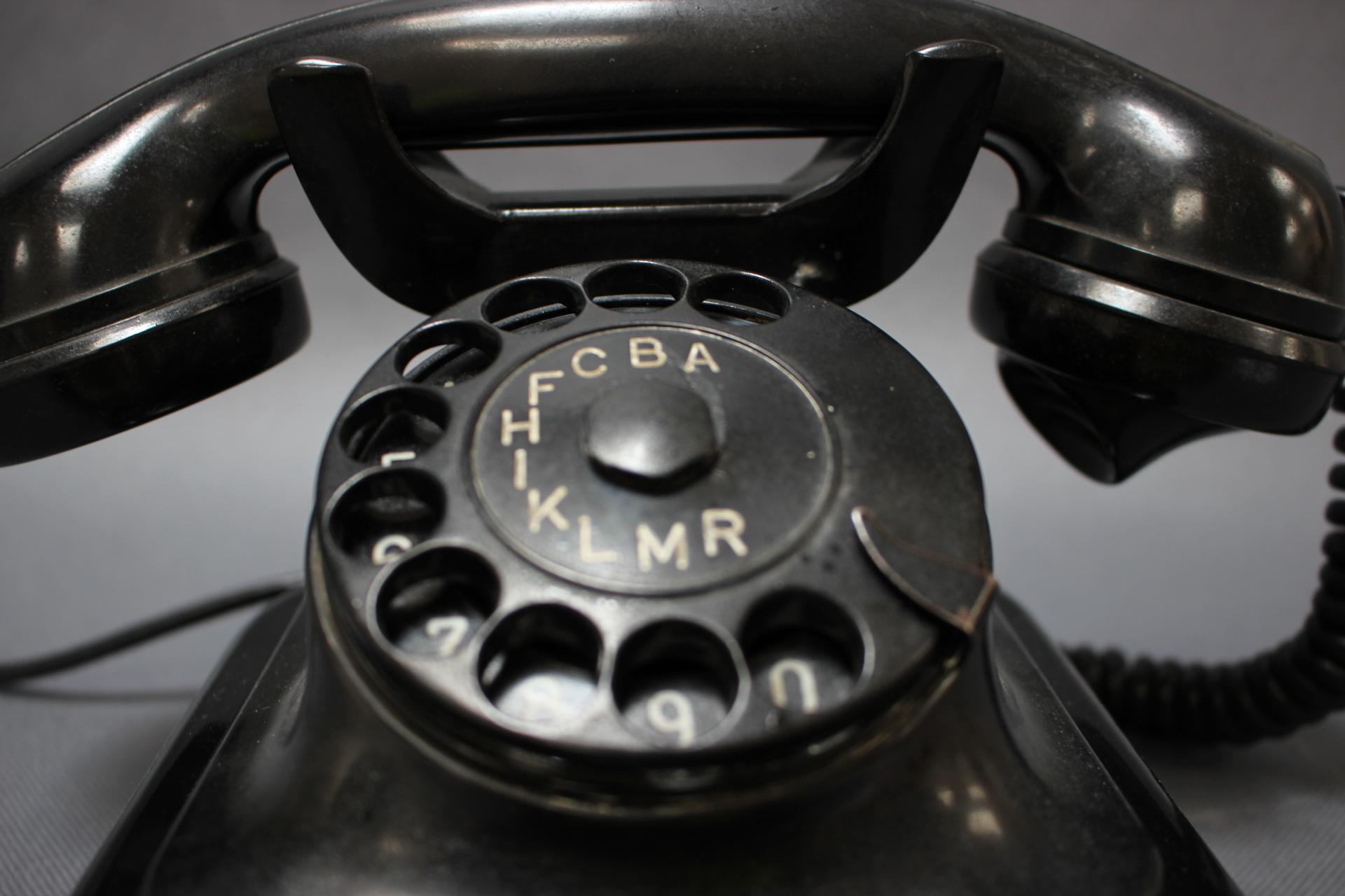 Bakelitte Rottar-Telefon aus der Jahrhundertmitte von Tesla, 1950er Jahre im Angebot 2