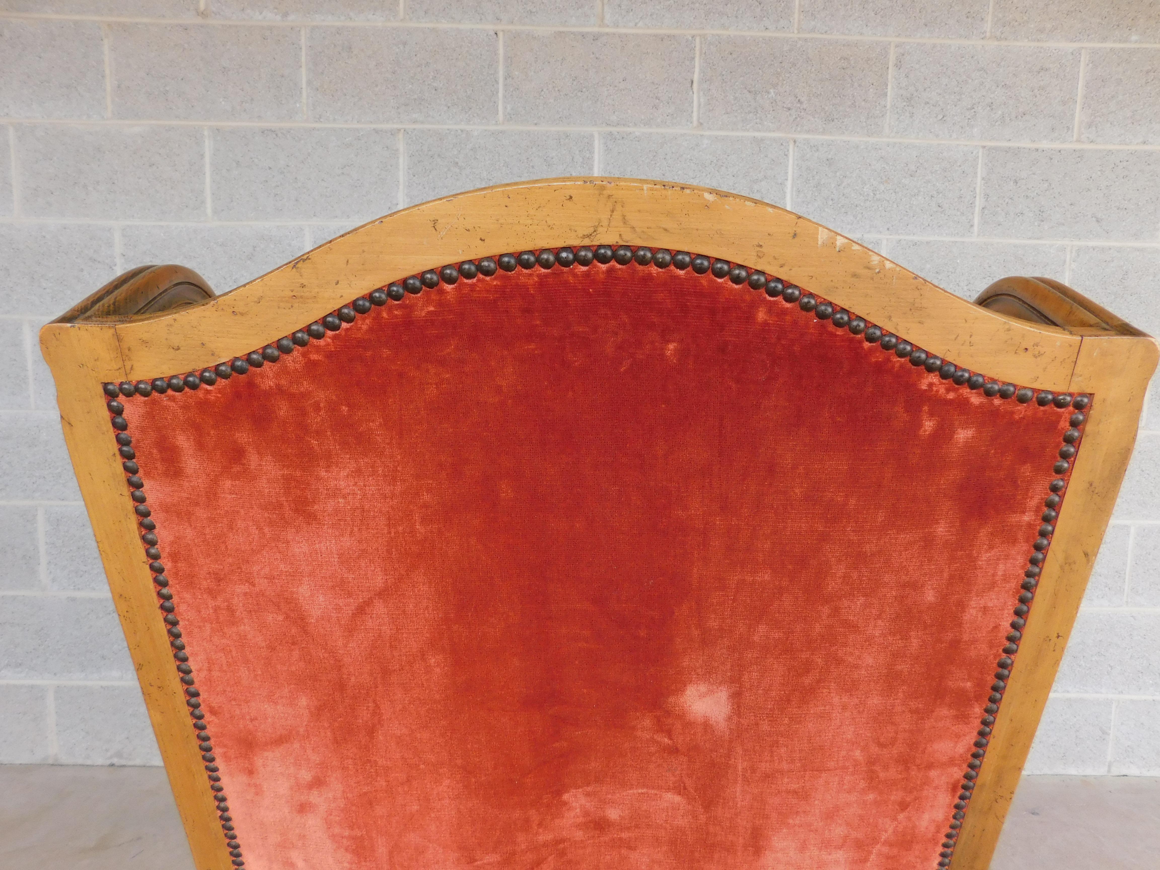 Mid-Century Baker Möbel Französisch Stil Bergere Stuhl (Walnuss) im Angebot