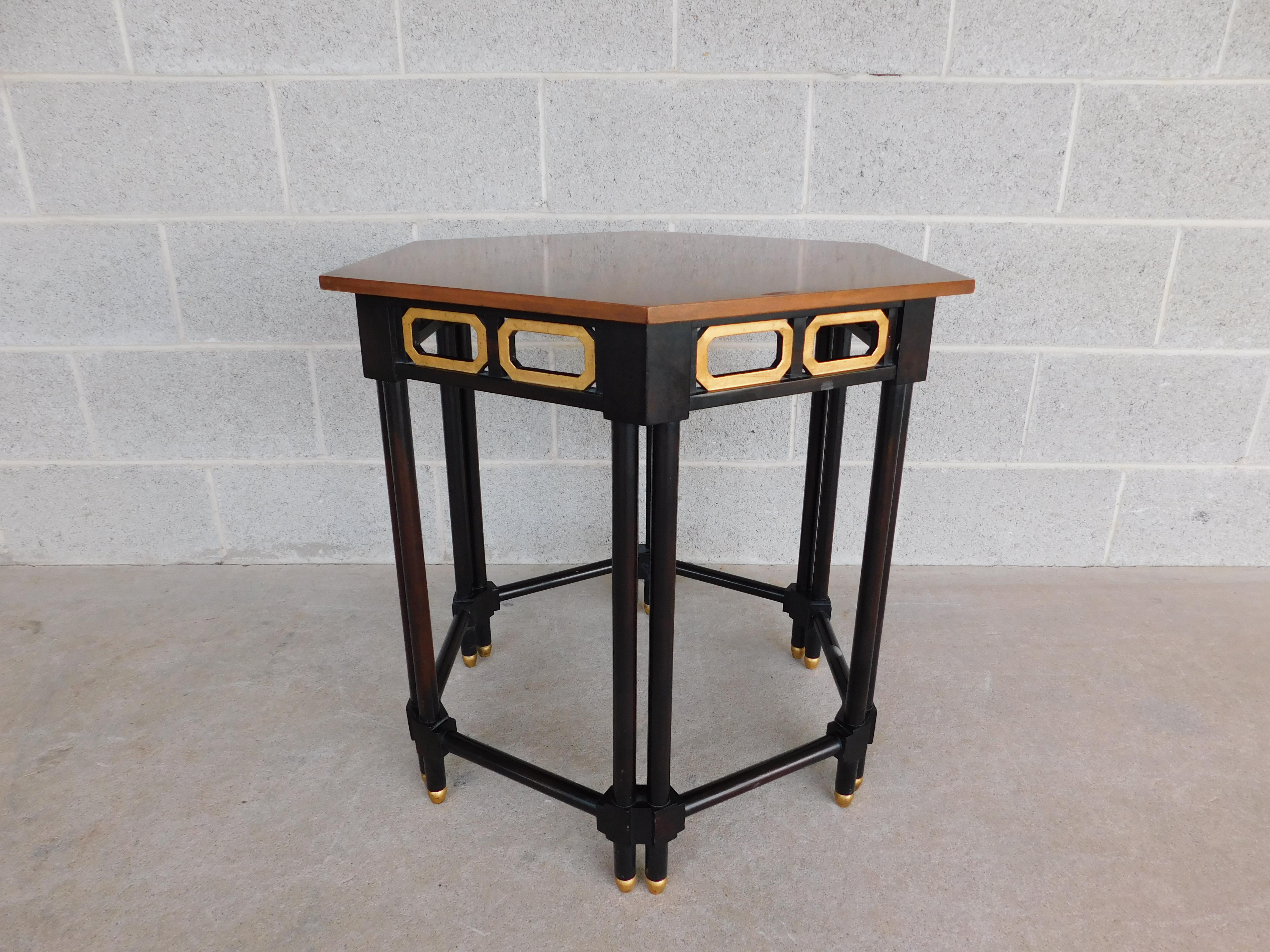 Mid-Century Baker Furniture Beistelltisch aus lackiertem, vergoldetem Holz mit vergoldeter Oberfläche im Angebot 2