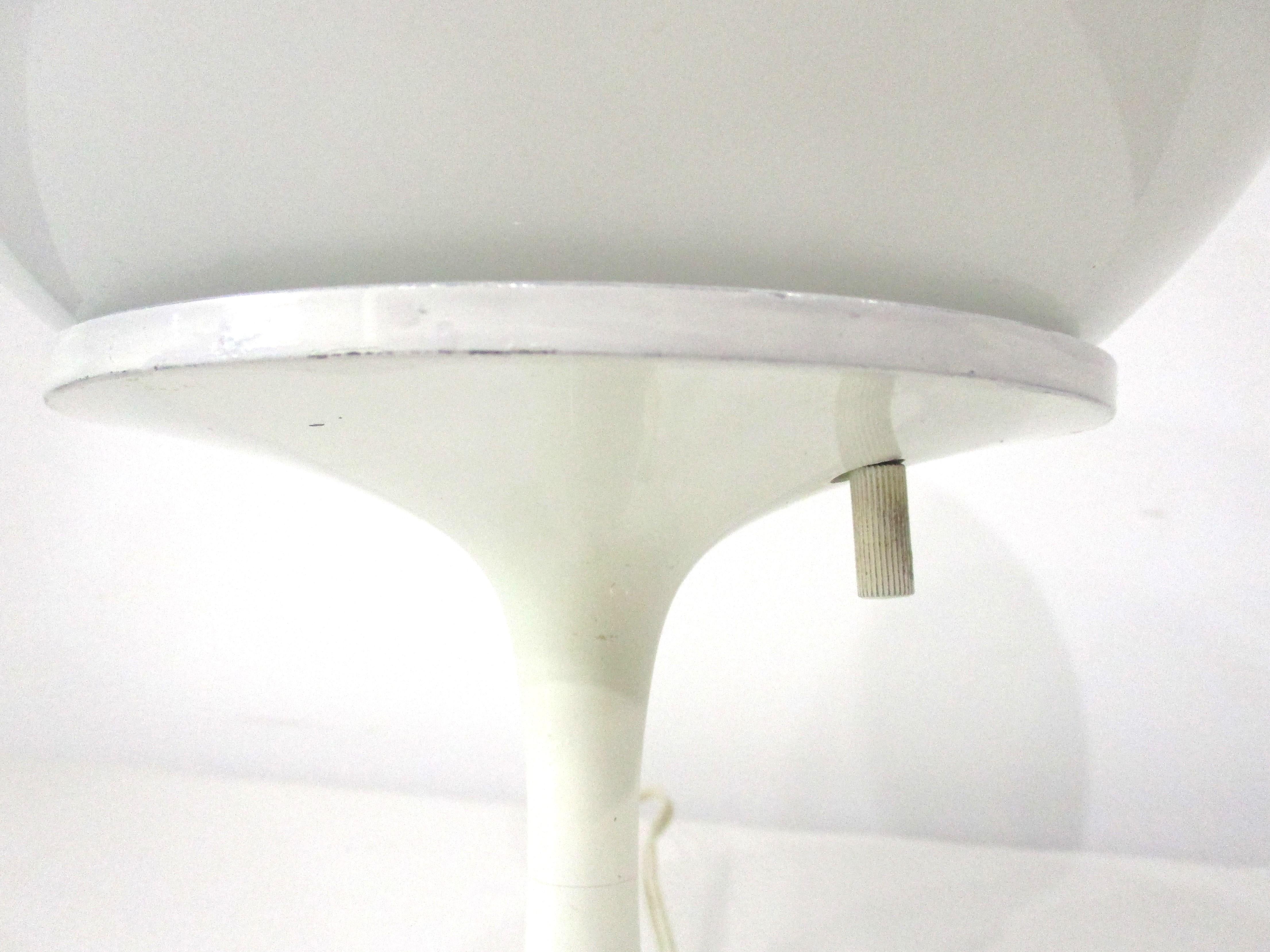 Américain Lampe de table boule du milieu du siècle dernier par Bill Curry pour Design Line en vente